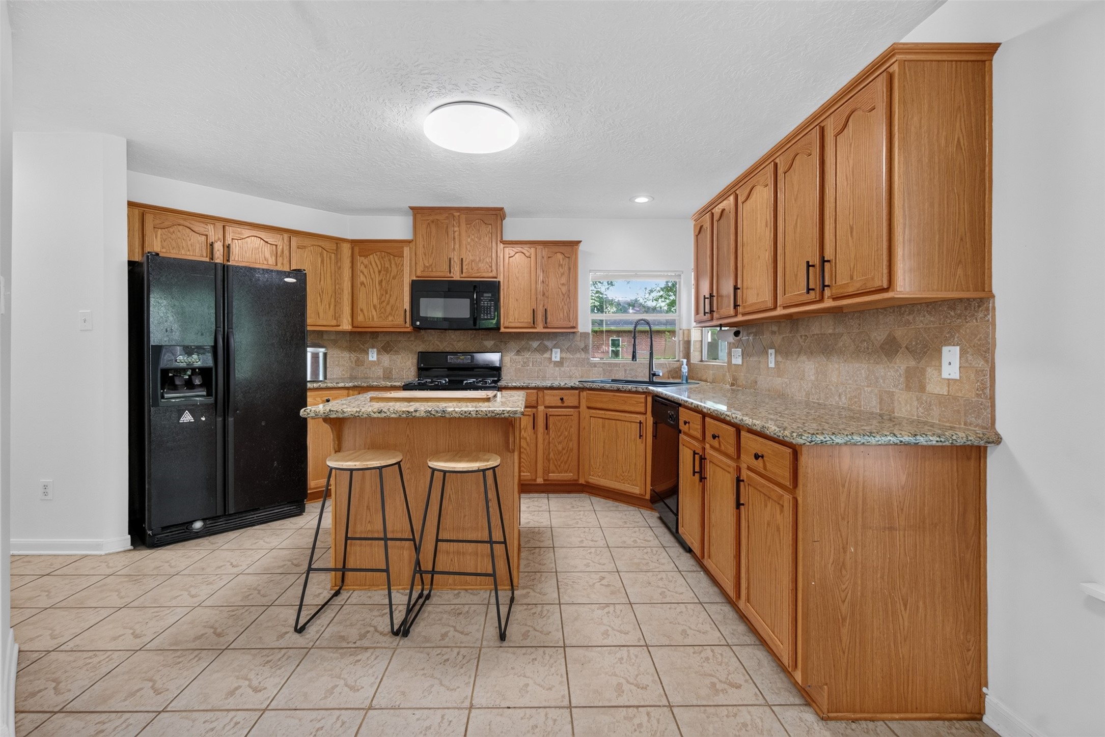 7506 Oak Bluff Drive Property Photo 11
