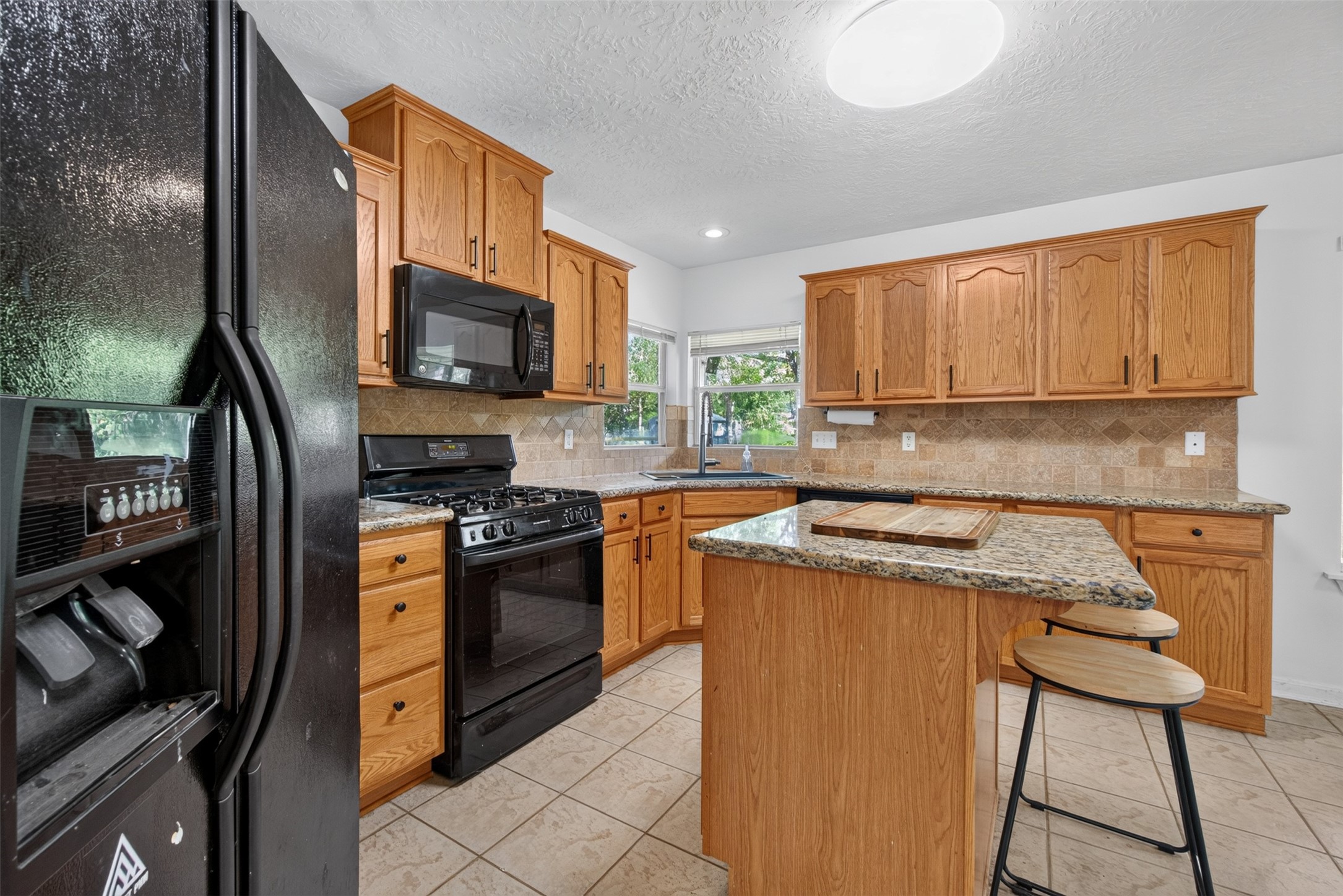 7506 Oak Bluff Drive Property Photo 12