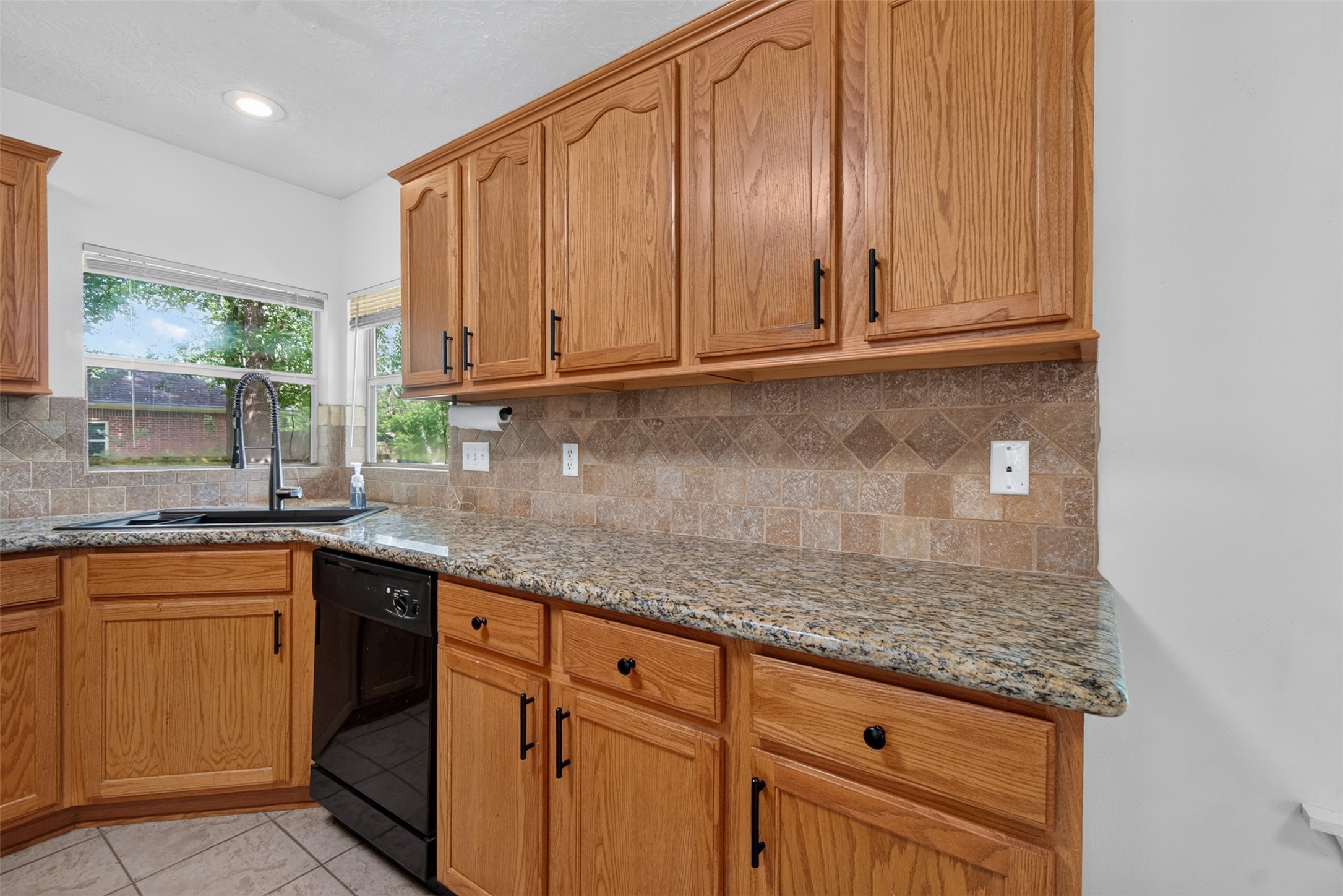 7506 Oak Bluff Drive Property Photo 14