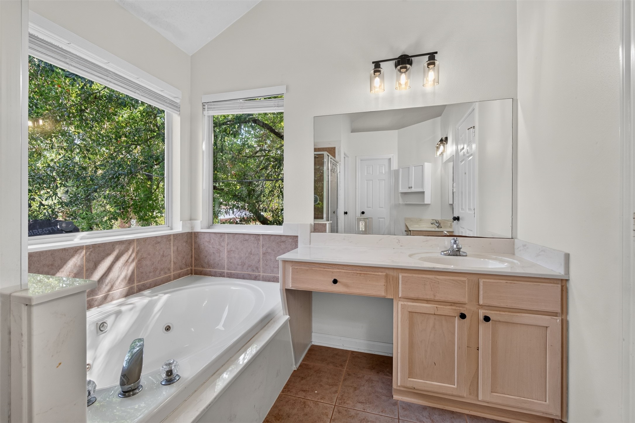 7506 Oak Bluff Drive Property Photo 26