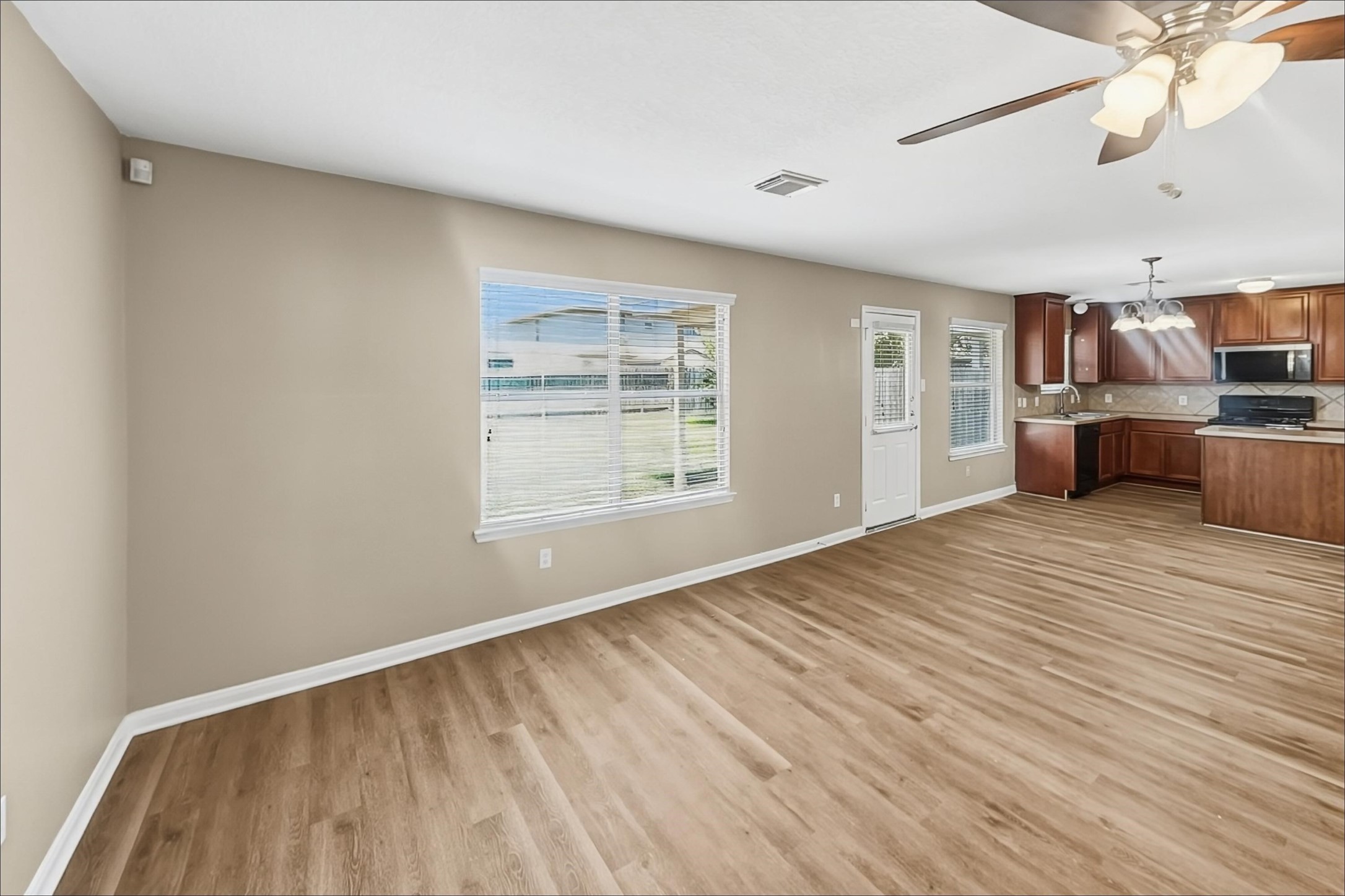 1711 Mickle Creek Drive Property Photo 4