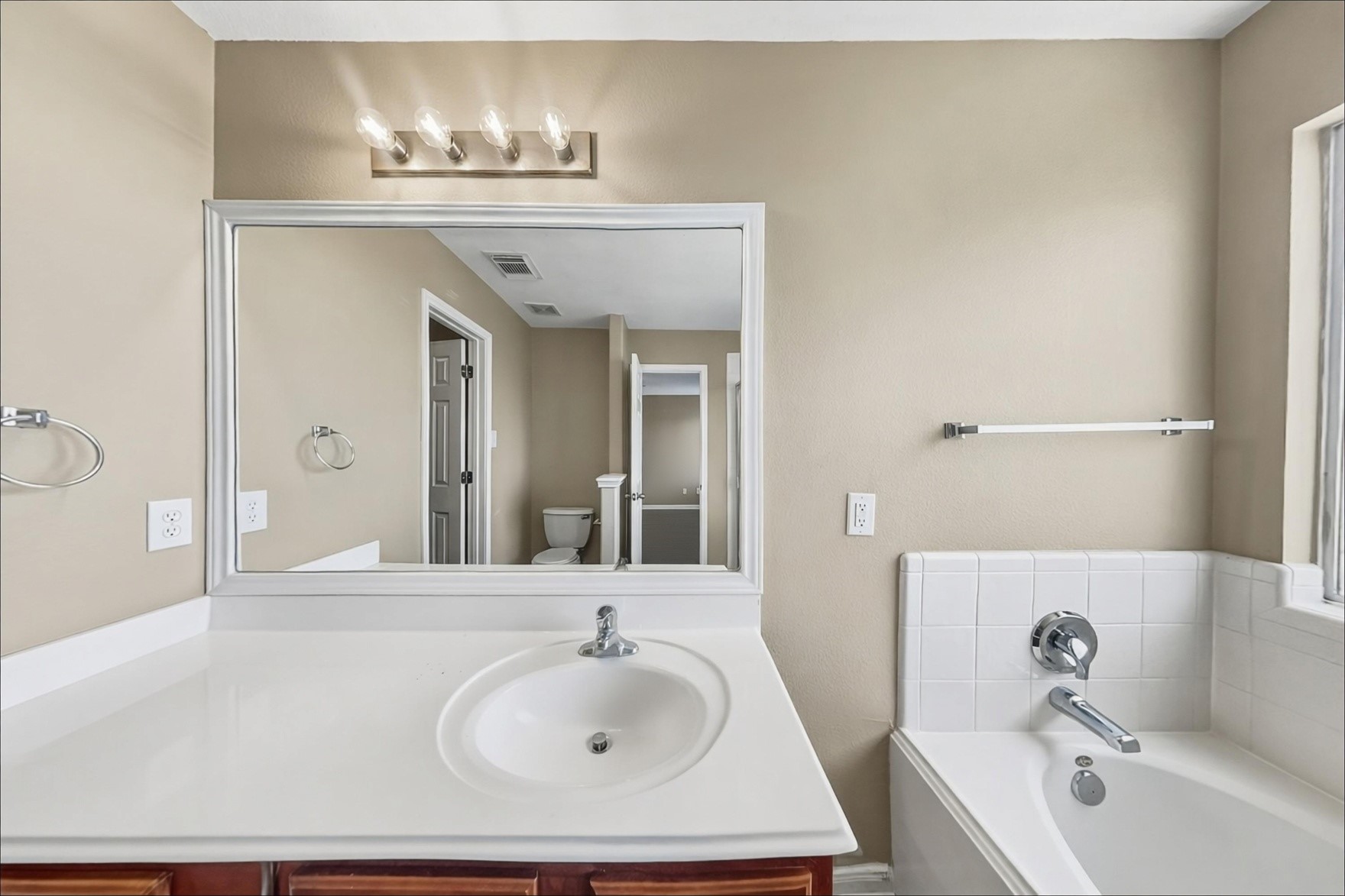 1711 Mickle Creek Drive Property Photo 11