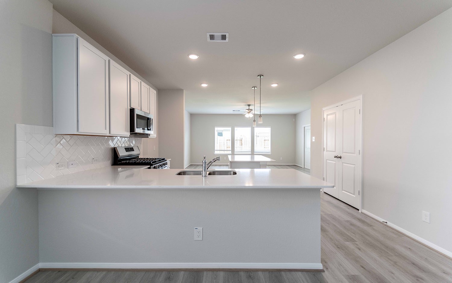 22215 Nissi Beach Drive Property Photo 5