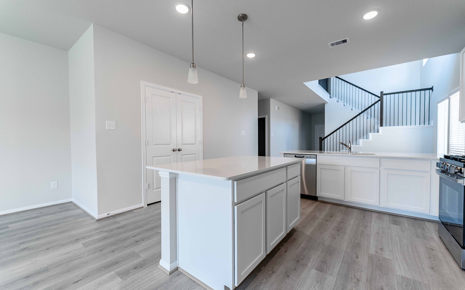 22215 Nissi Beach Drive Property Photo 8