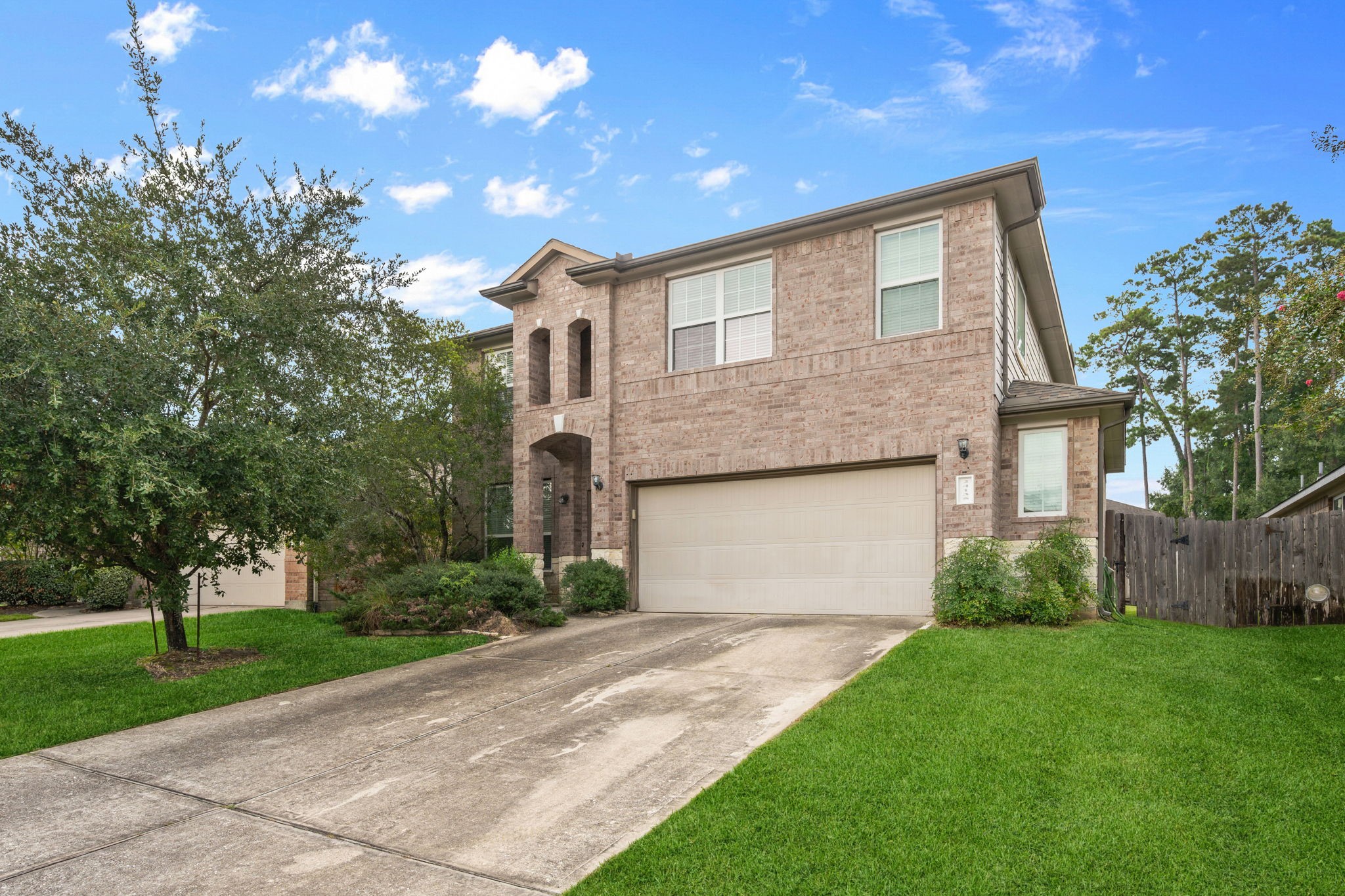 24135 Mckinzie Ridge Property Photo 2