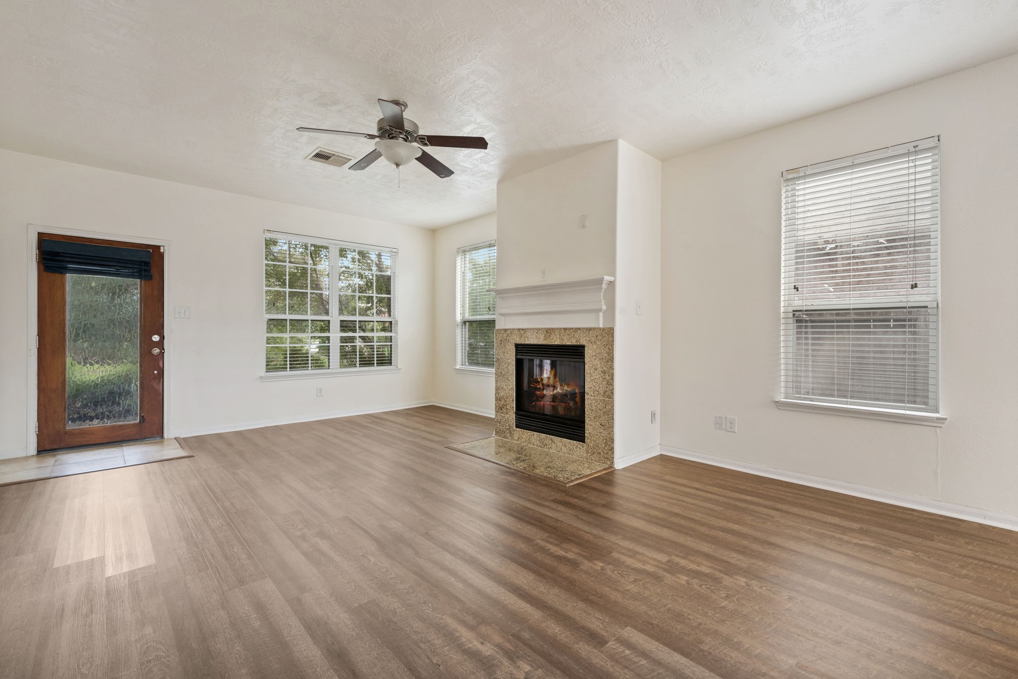 24135 Mckinzie Ridge Property Photo 5