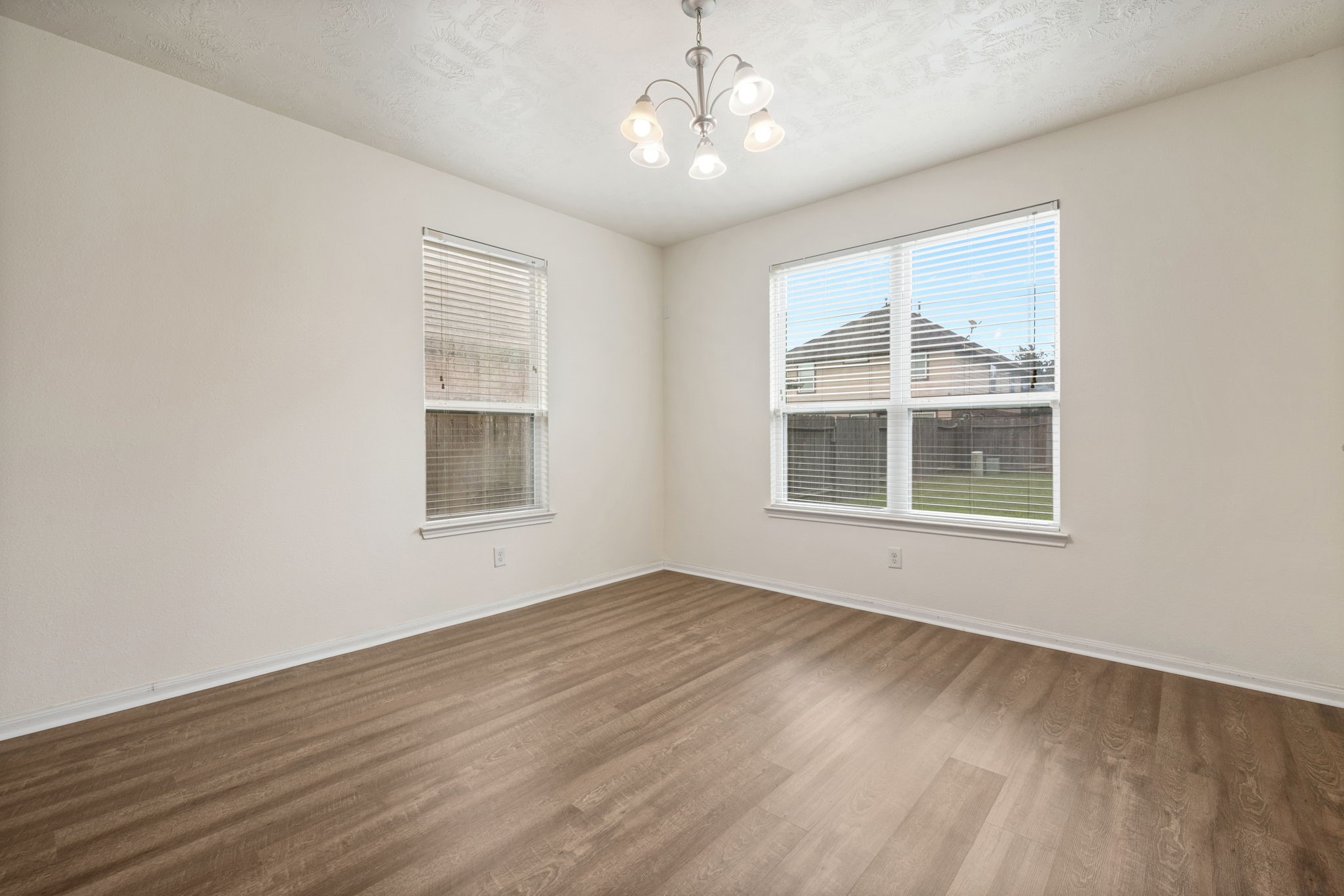 24135 Mckinzie Ridge Property Photo 6