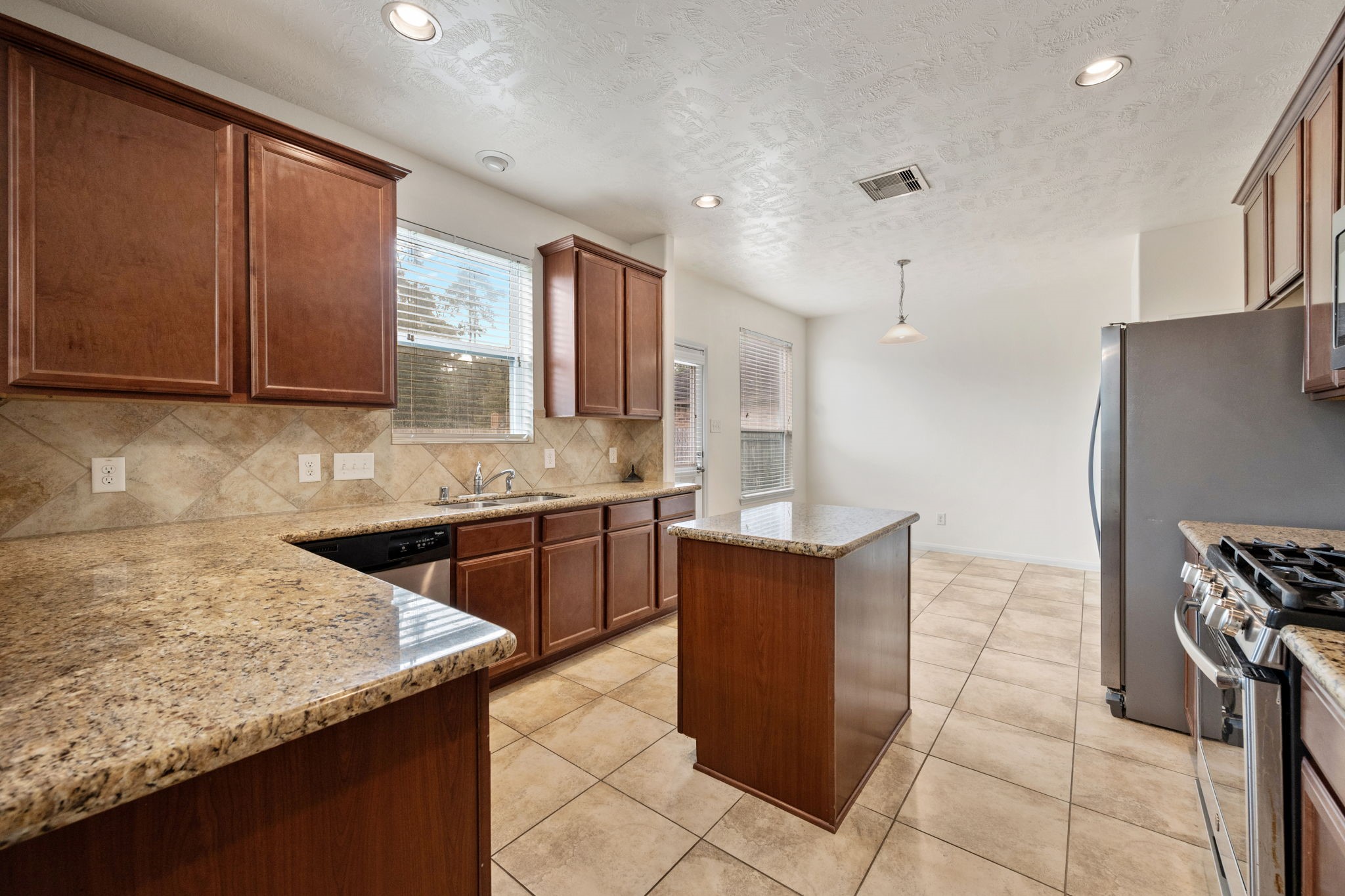 24135 Mckinzie Ridge Property Photo 7