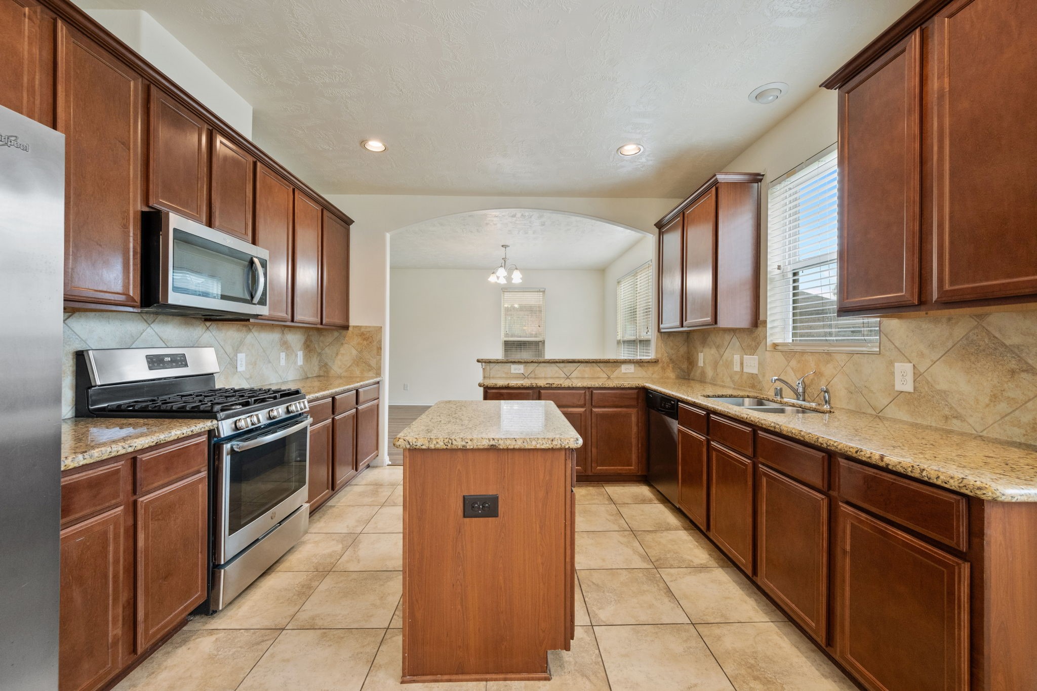 24135 Mckinzie Ridge Property Photo 10