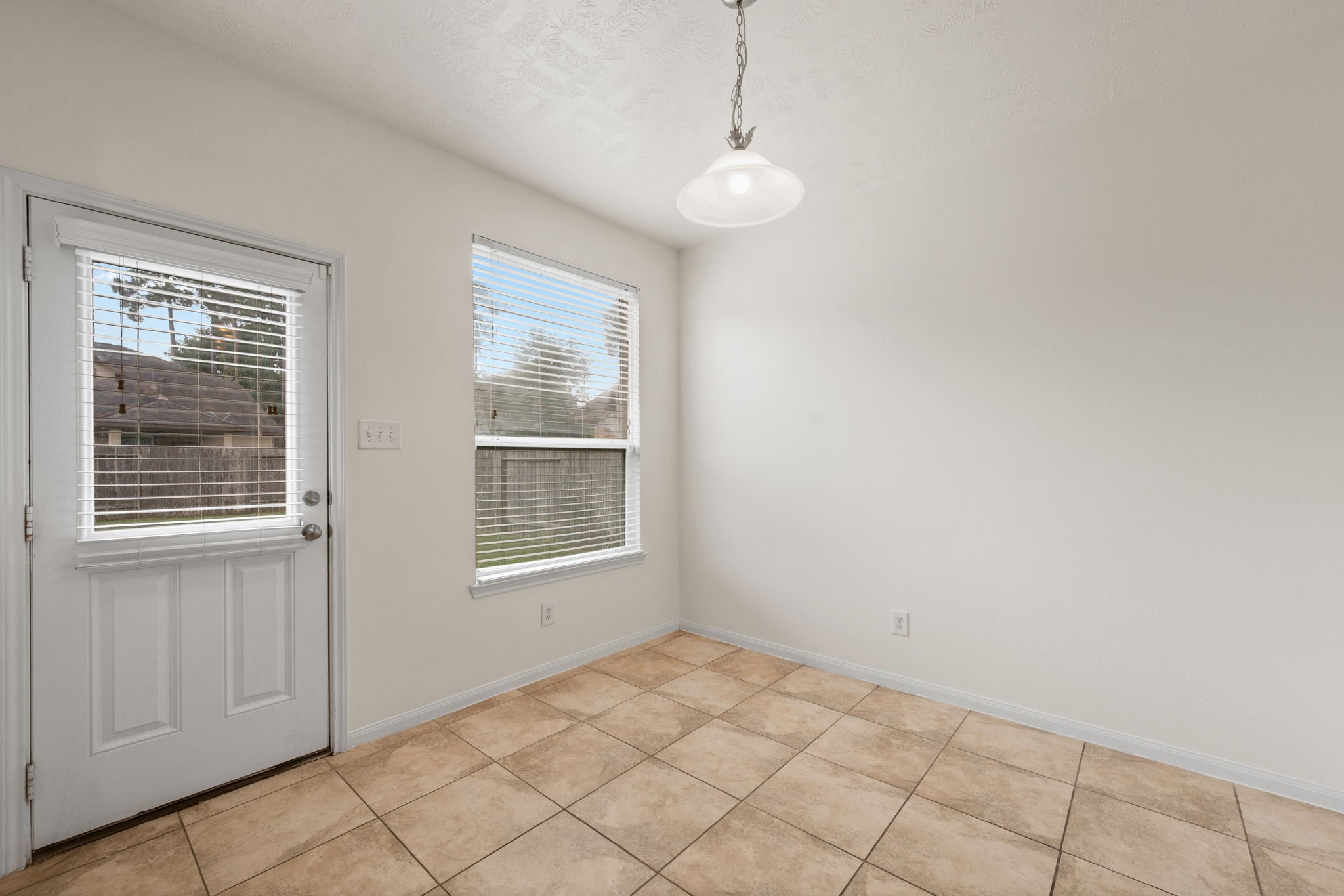 24135 Mckinzie Ridge Property Photo 11
