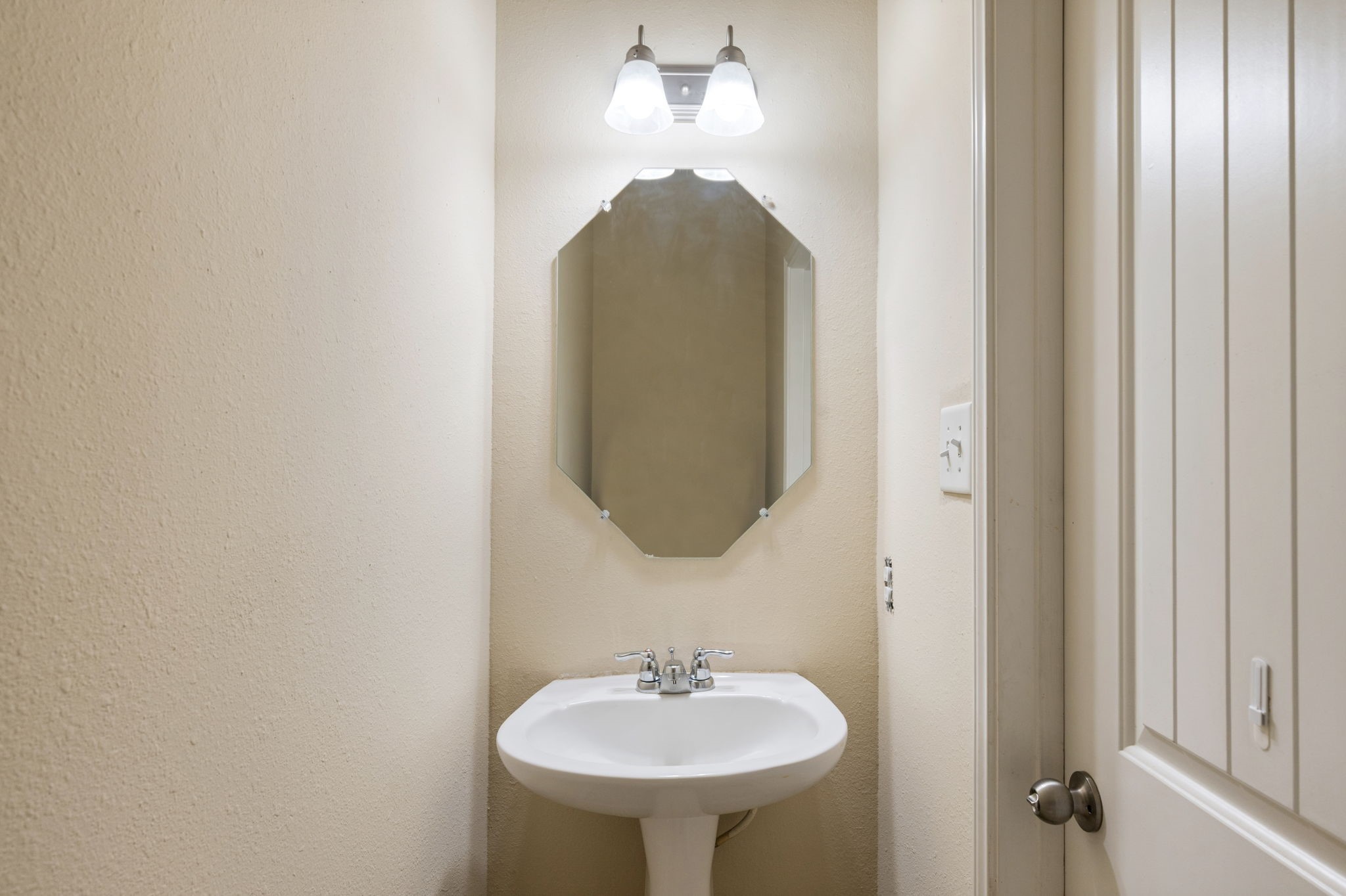 24135 Mckinzie Ridge Property Photo 12