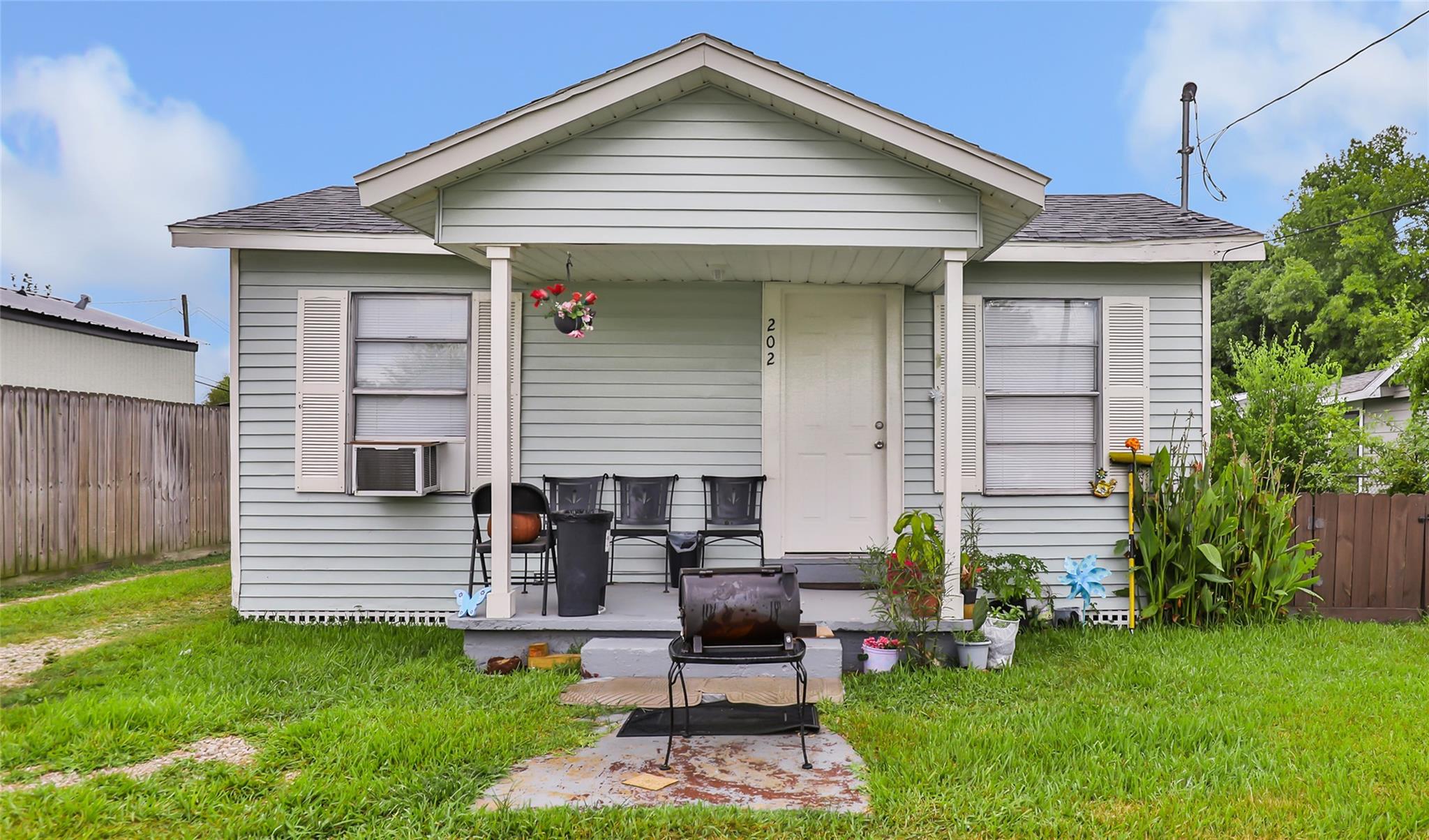 202 N 3rd Street, Highlands Tx 77562 Property Photo 1