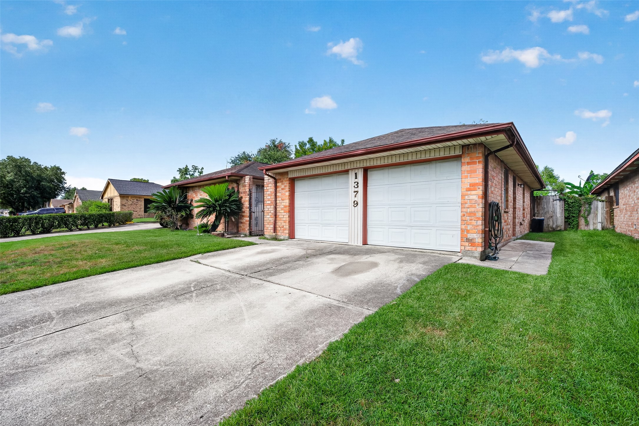 1379 Wrotham Lane Property Photo 4