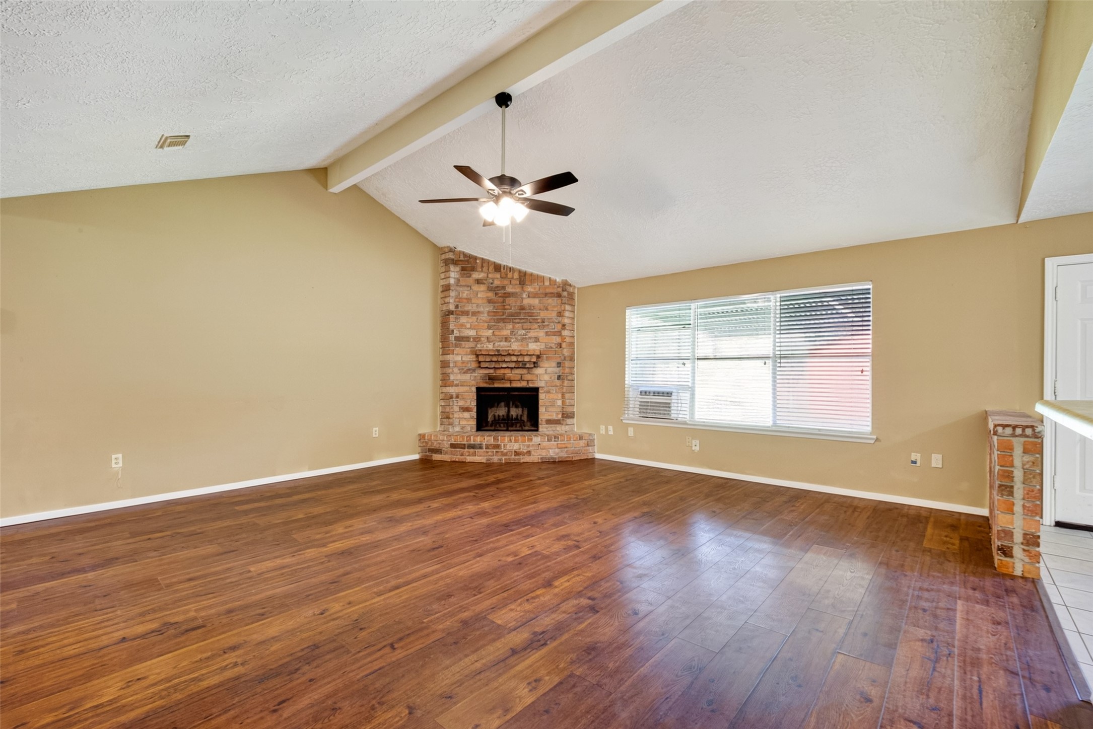 1379 Wrotham Lane Property Photo 7