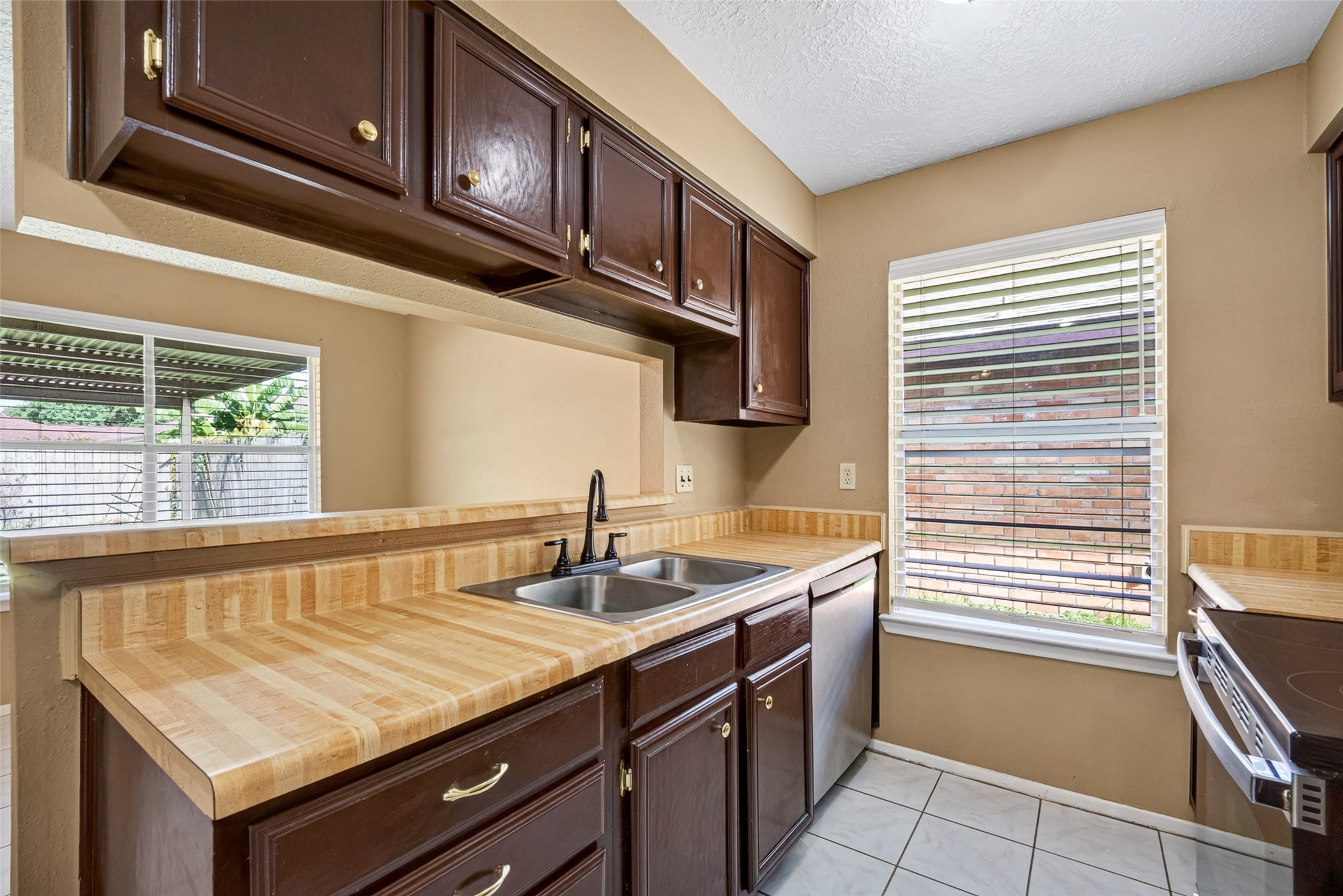 1379 Wrotham Lane Property Photo 13