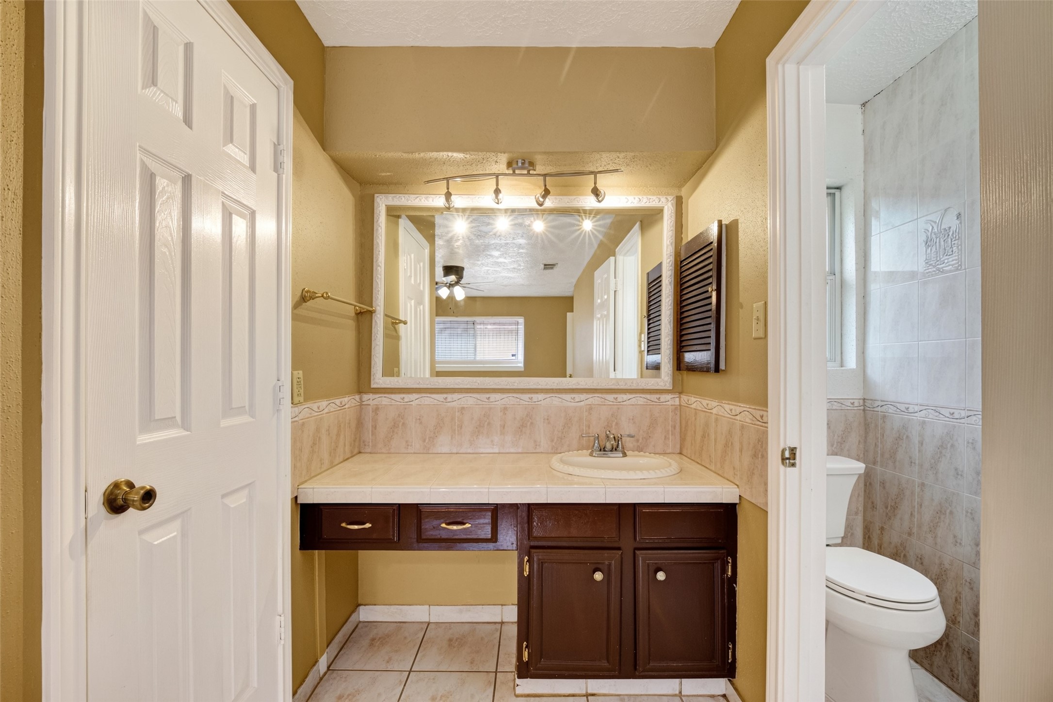 1379 Wrotham Lane Property Photo 18