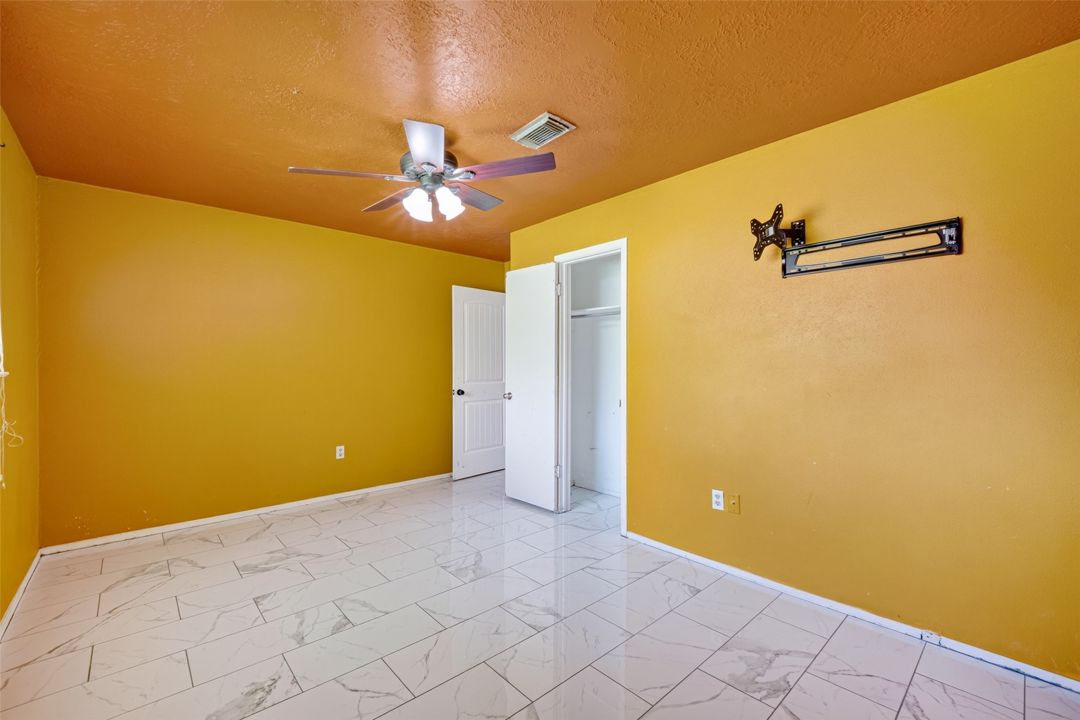 1379 Wrotham Lane Property Photo 22