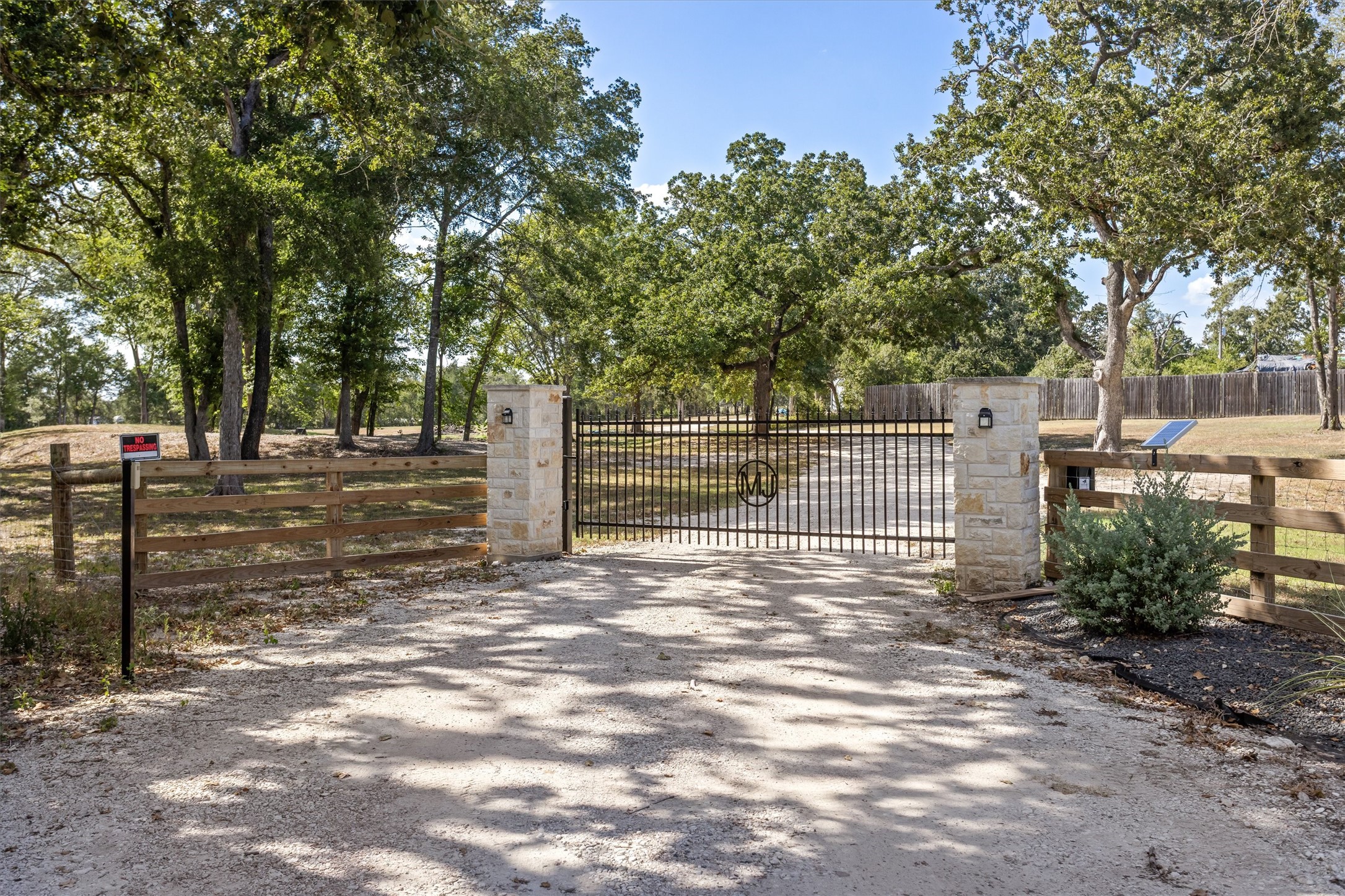 1121 Allen Road Property Photo 1