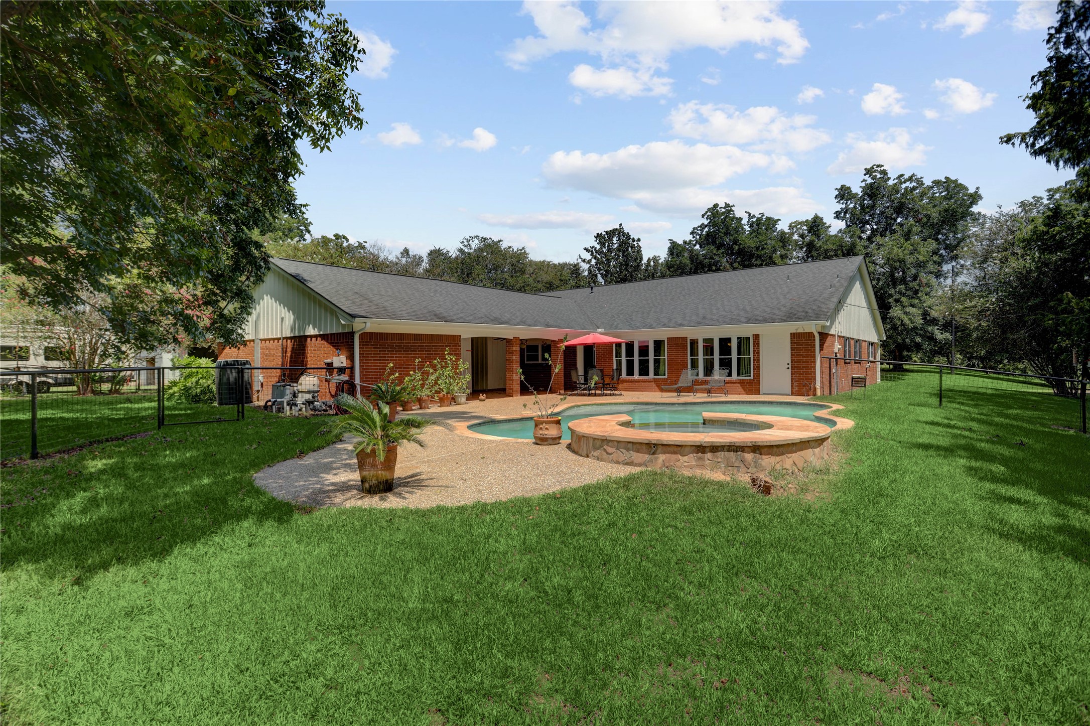 319 Garrett Road Property Photo 4
