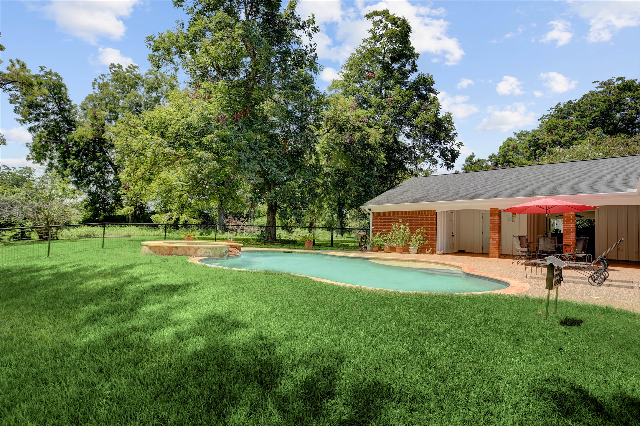 319 Garrett Road Property Photo 5
