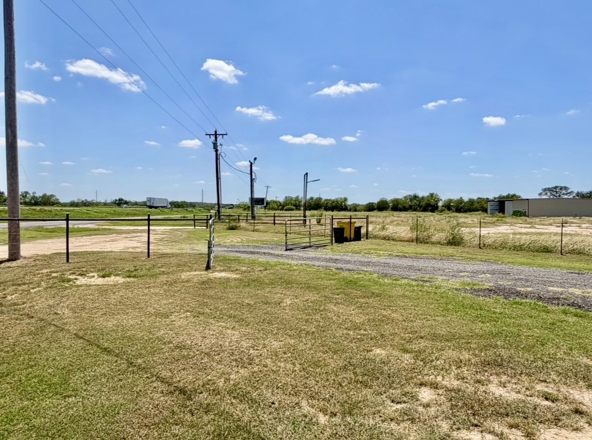 14951 I-35 N Property Photo 29