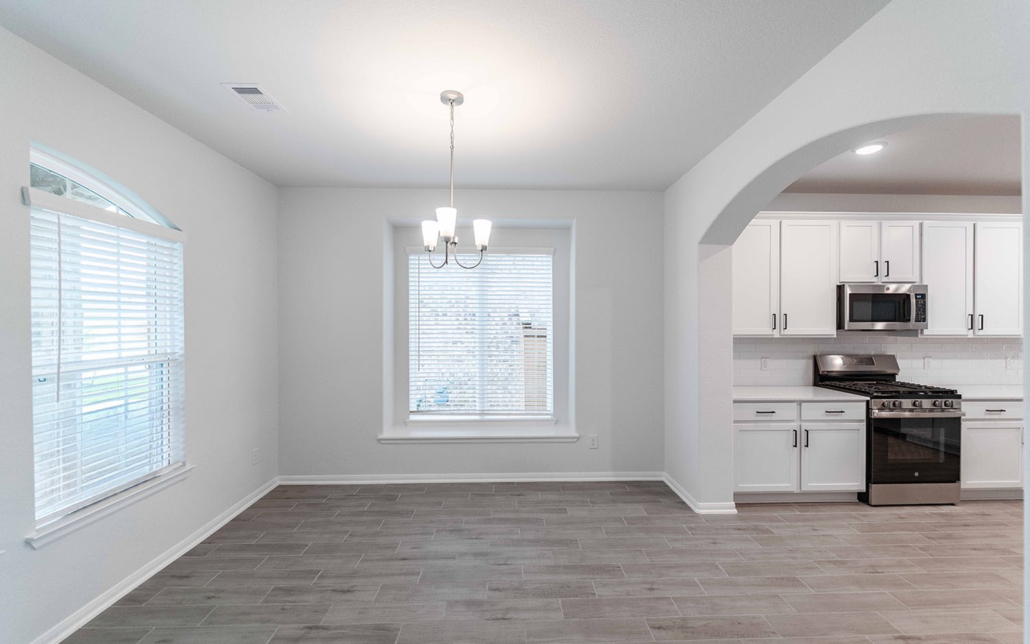 13709 Seneca Lake Drive Property Photo 4
