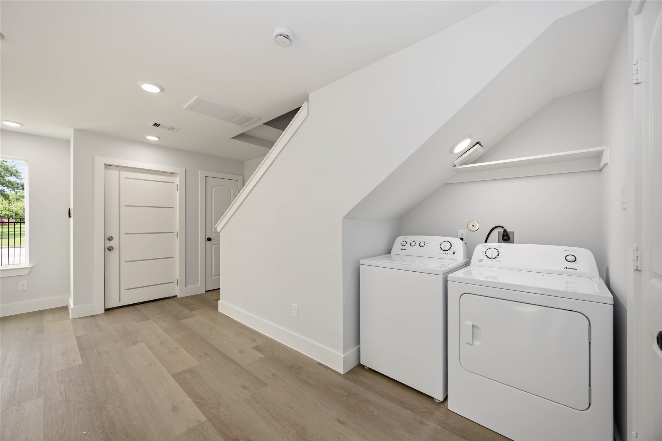 7611 Lawn Street D Property Photo 5
