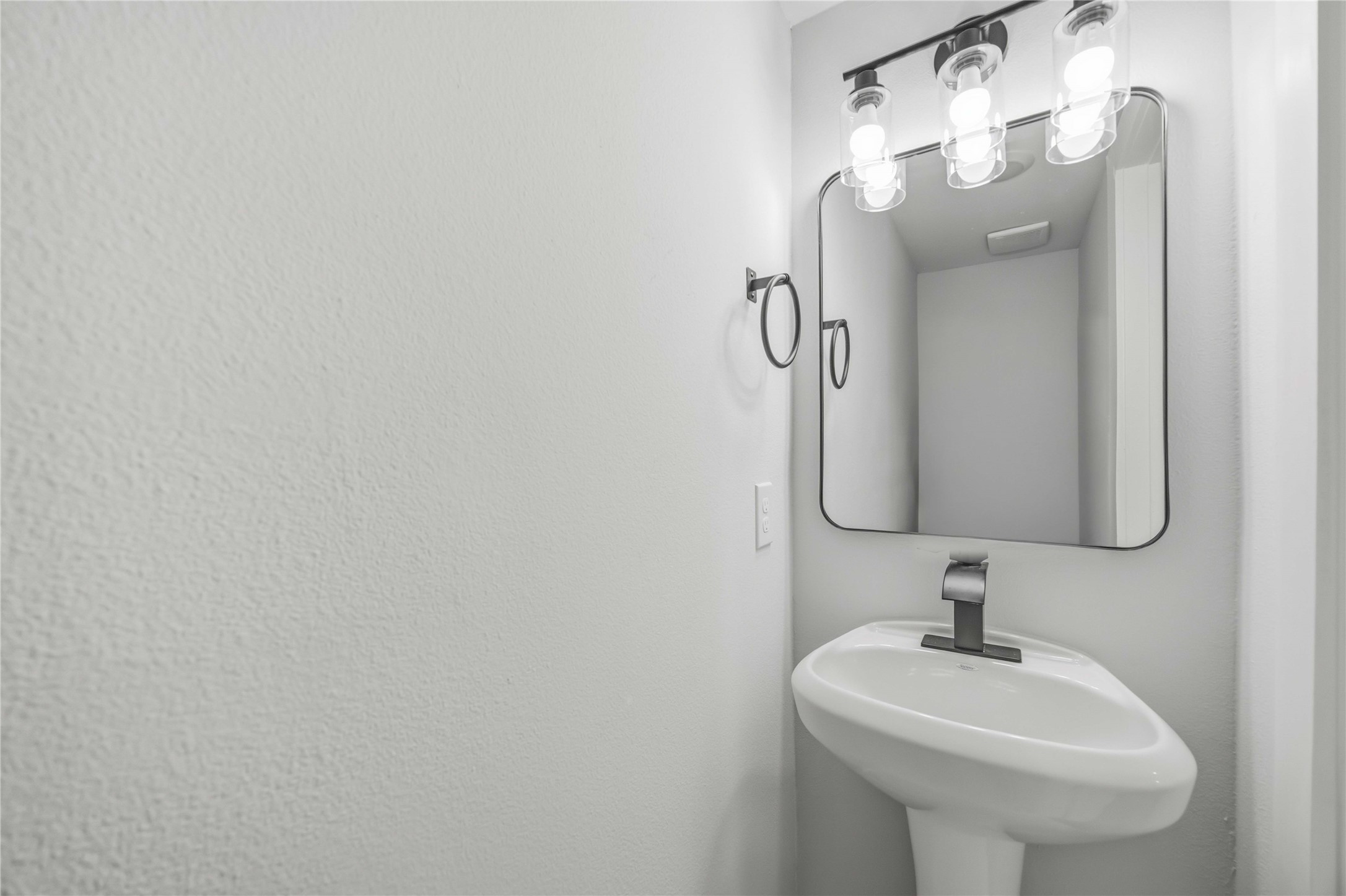 7611 Lawn Street D Property Photo 6