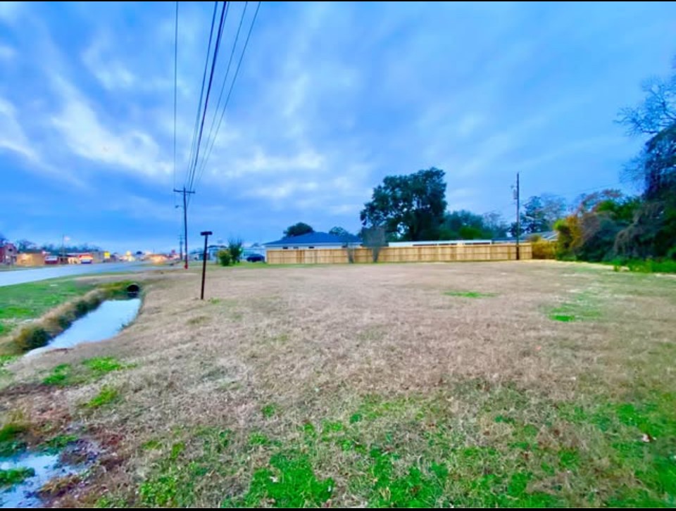 00 North Main Property Photo 3