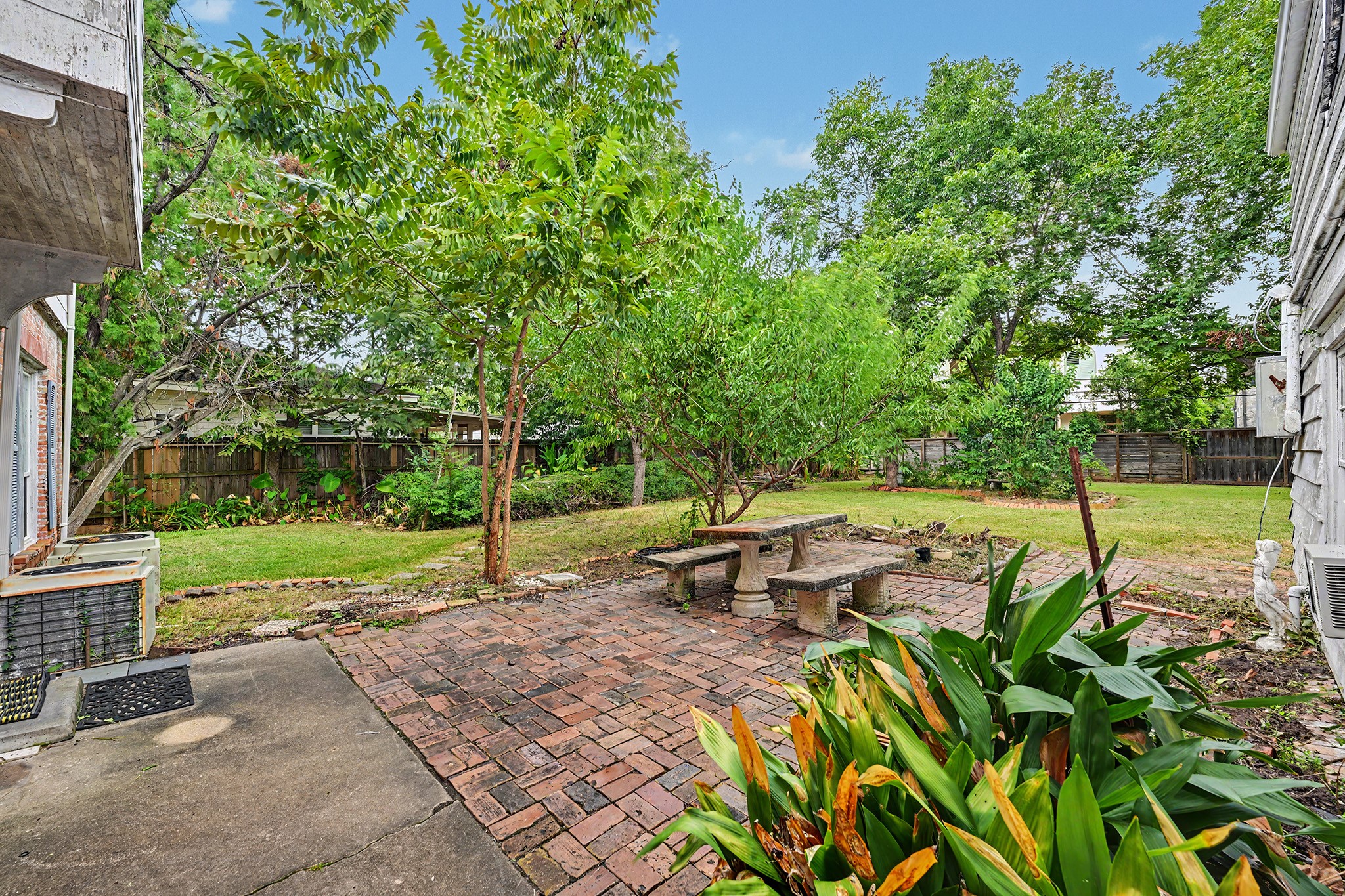 3736 Bellaire Boulevard Property Photo 8