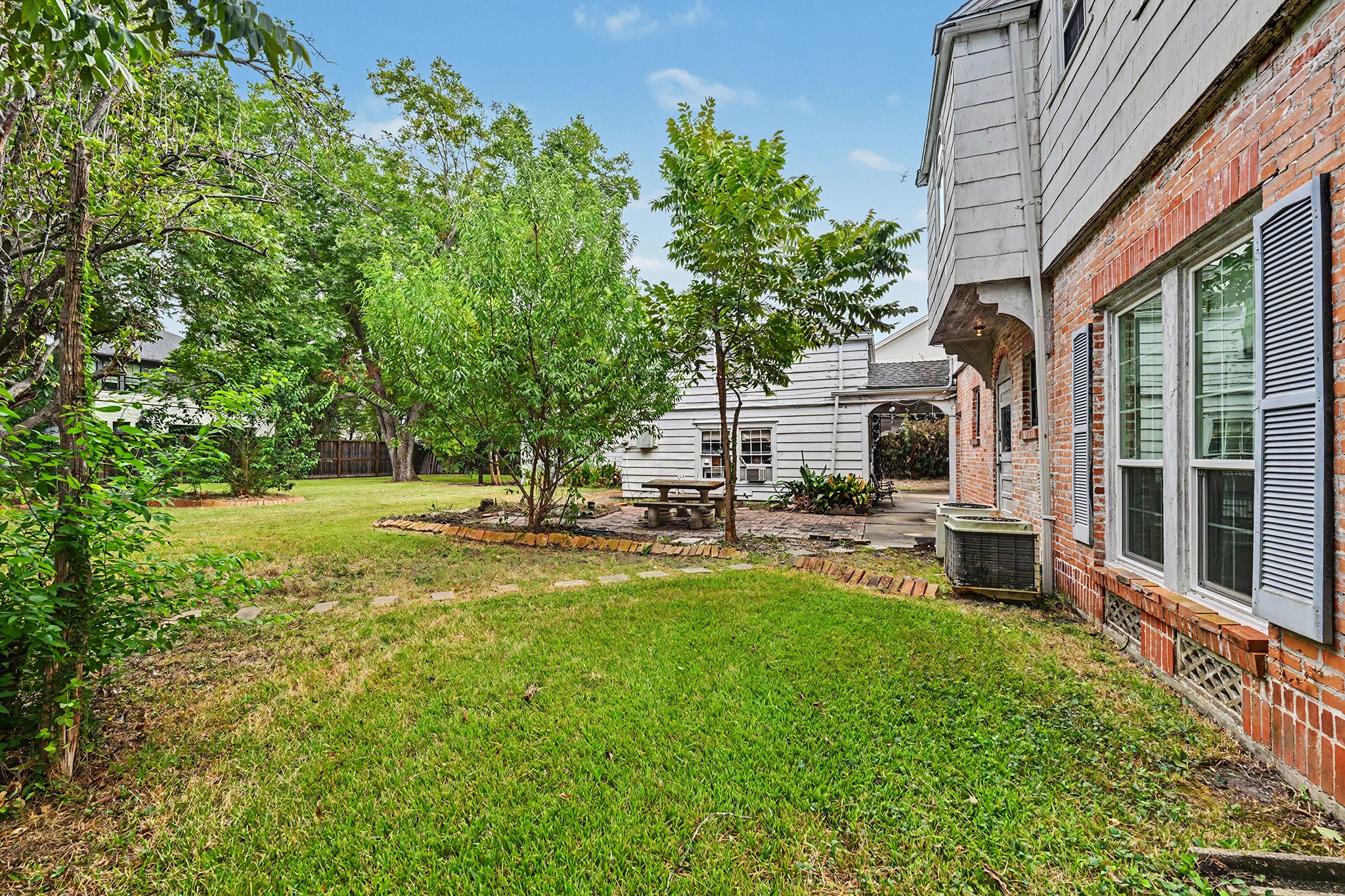3736 Bellaire Boulevard Property Photo 9