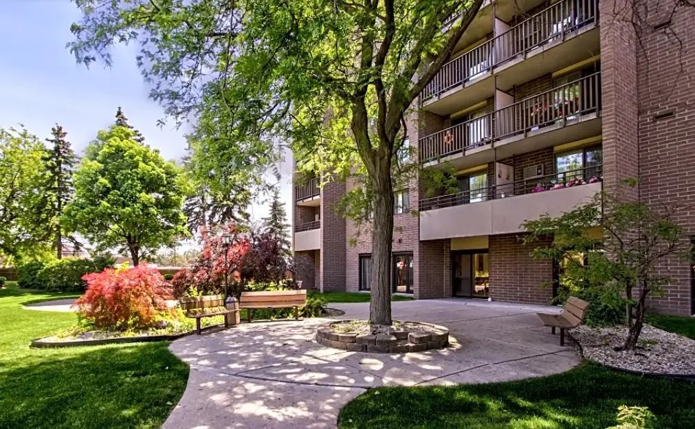 100 Hazelcrest Pl Property Photo 3