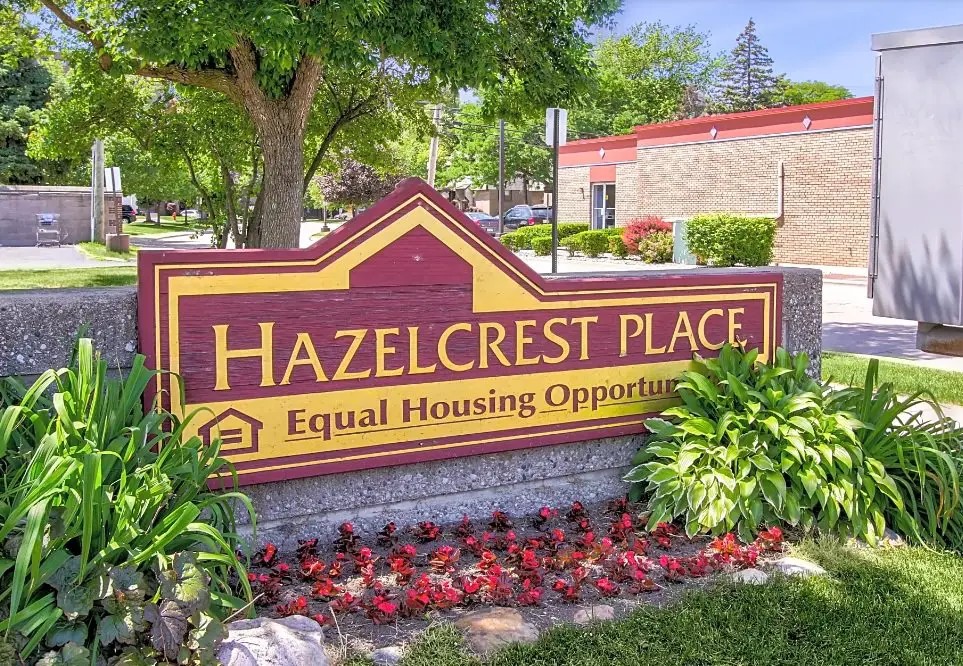 100 Hazelcrest Pl Property Photo 7