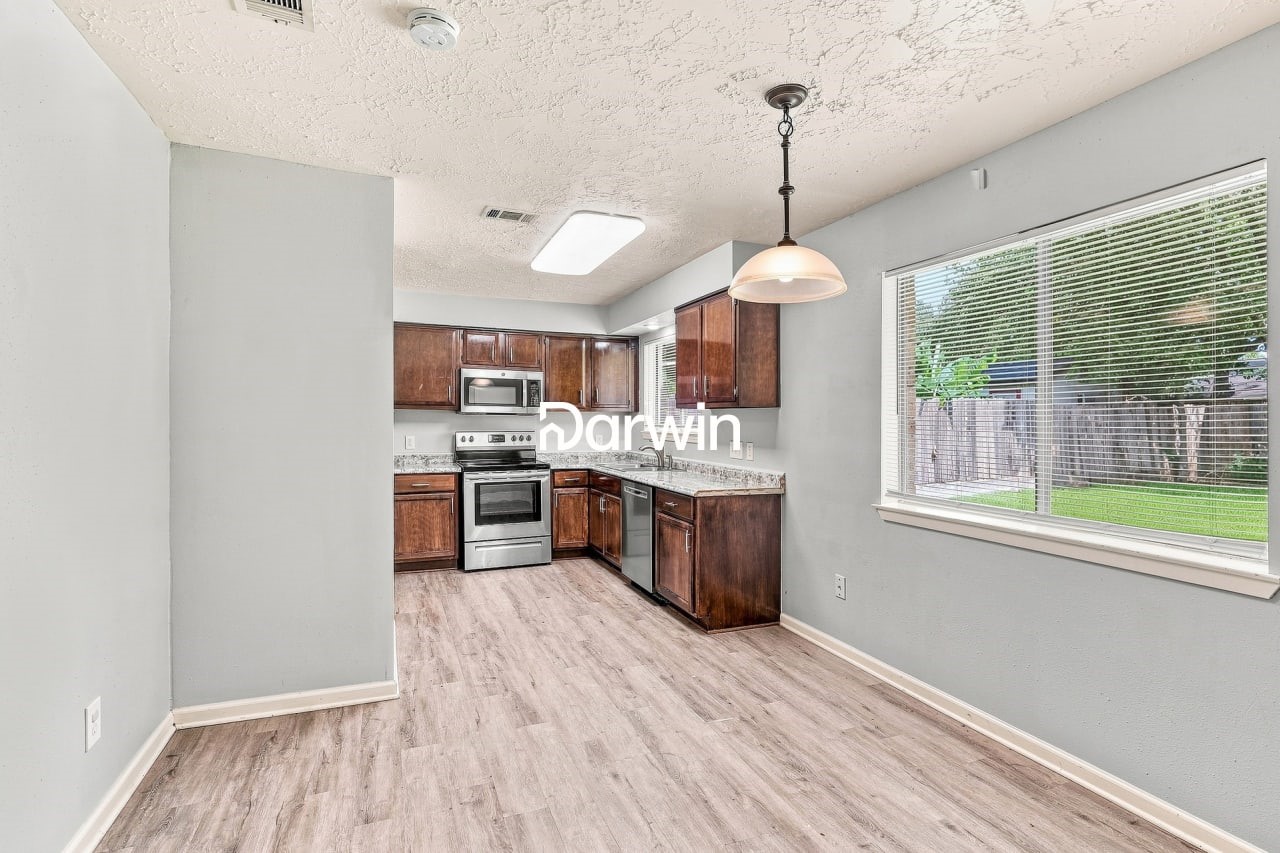 6406 Summer Ridge Drive Property Photo 3