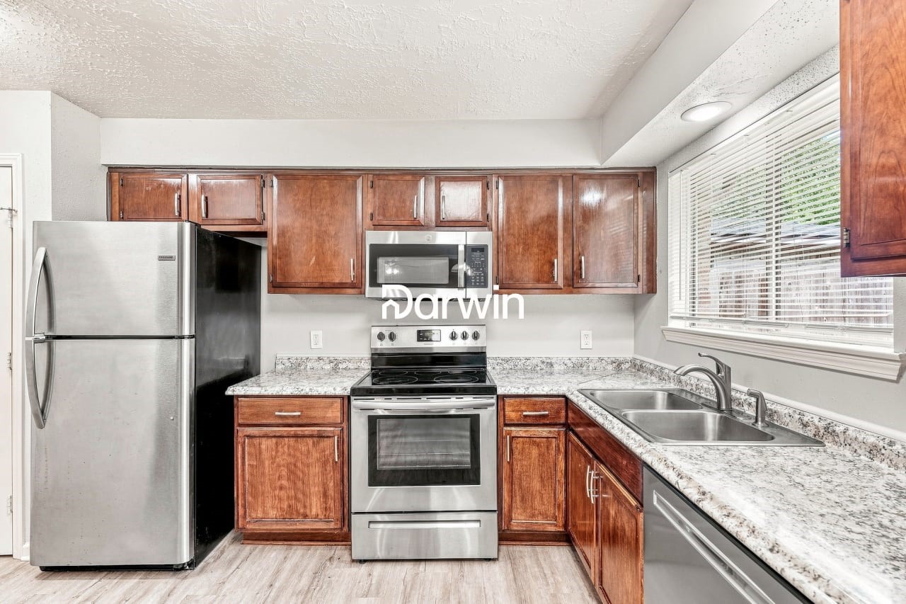 6406 Summer Ridge Drive Property Photo 4
