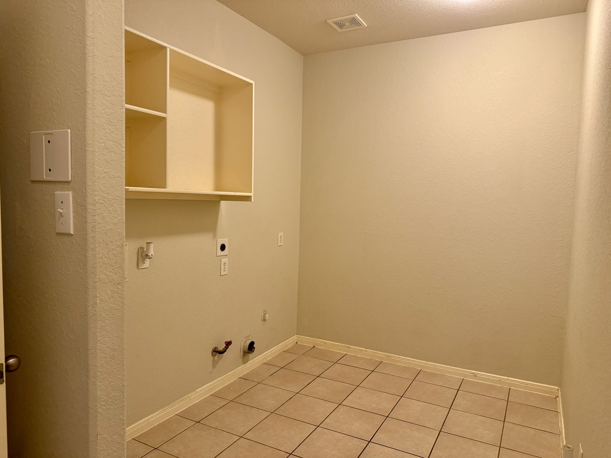 202 Almond Drive Property Photo 6