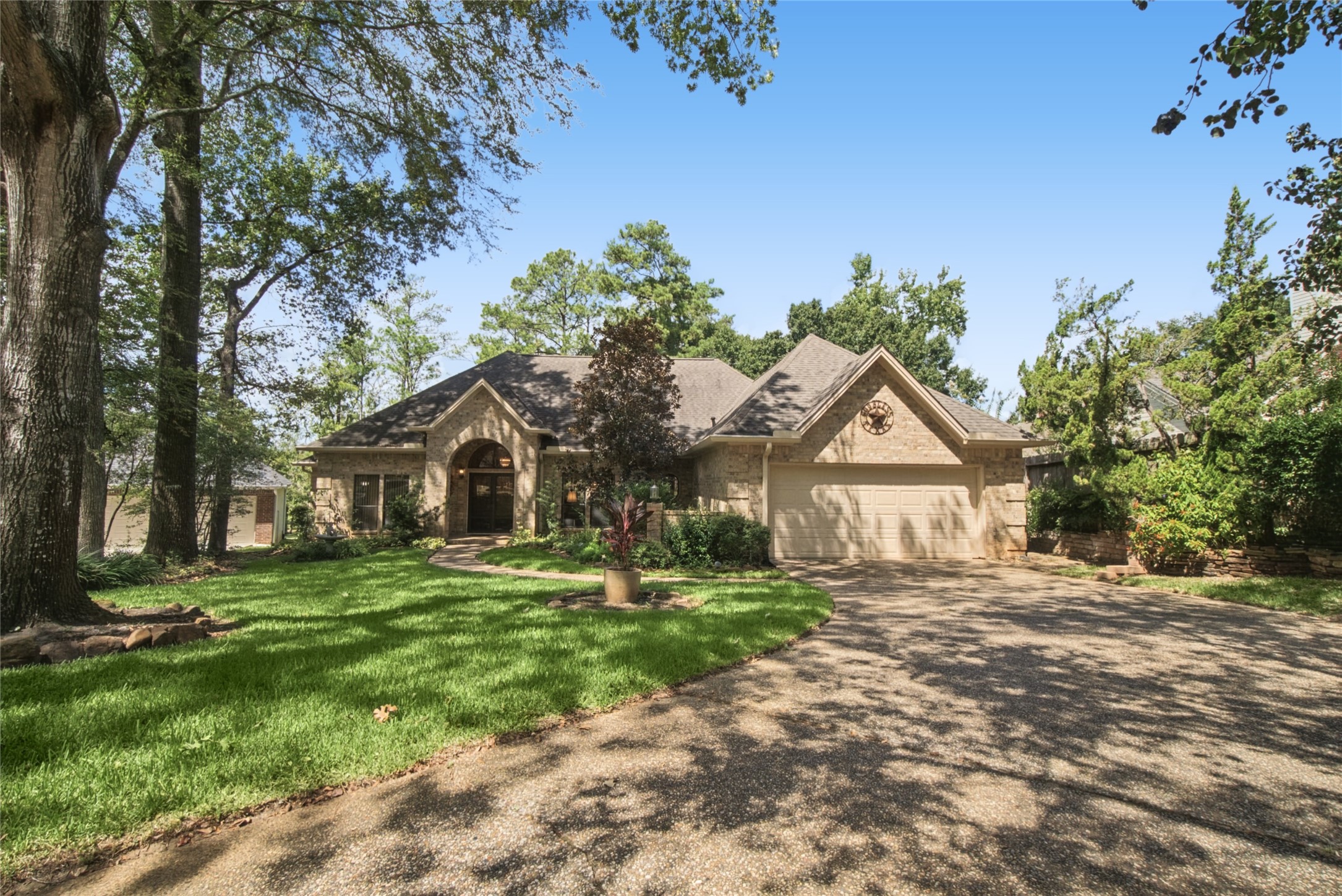 112 Inverness Drive Property Photo 1