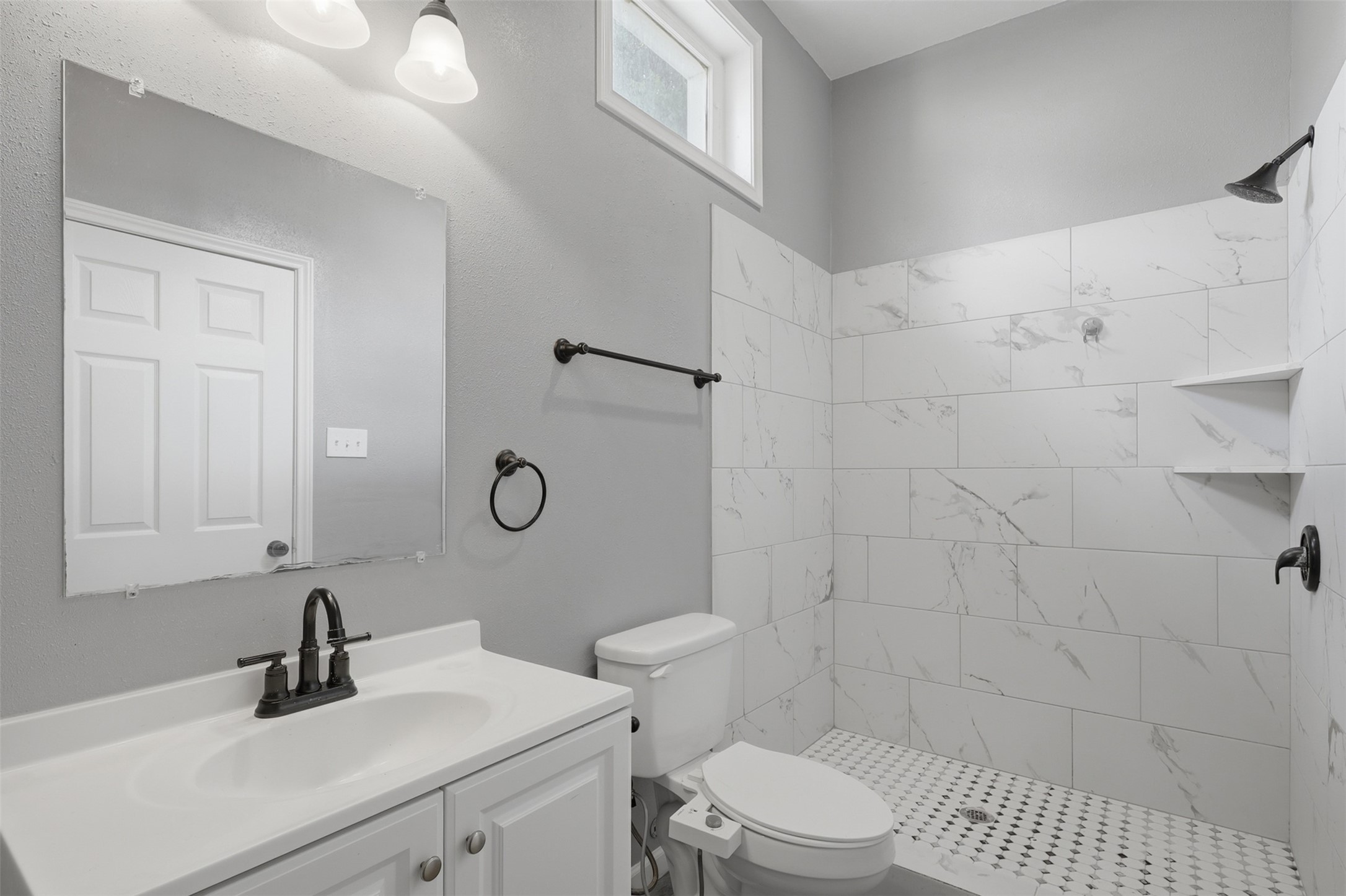 324 Johnson Street B Property Photo 1