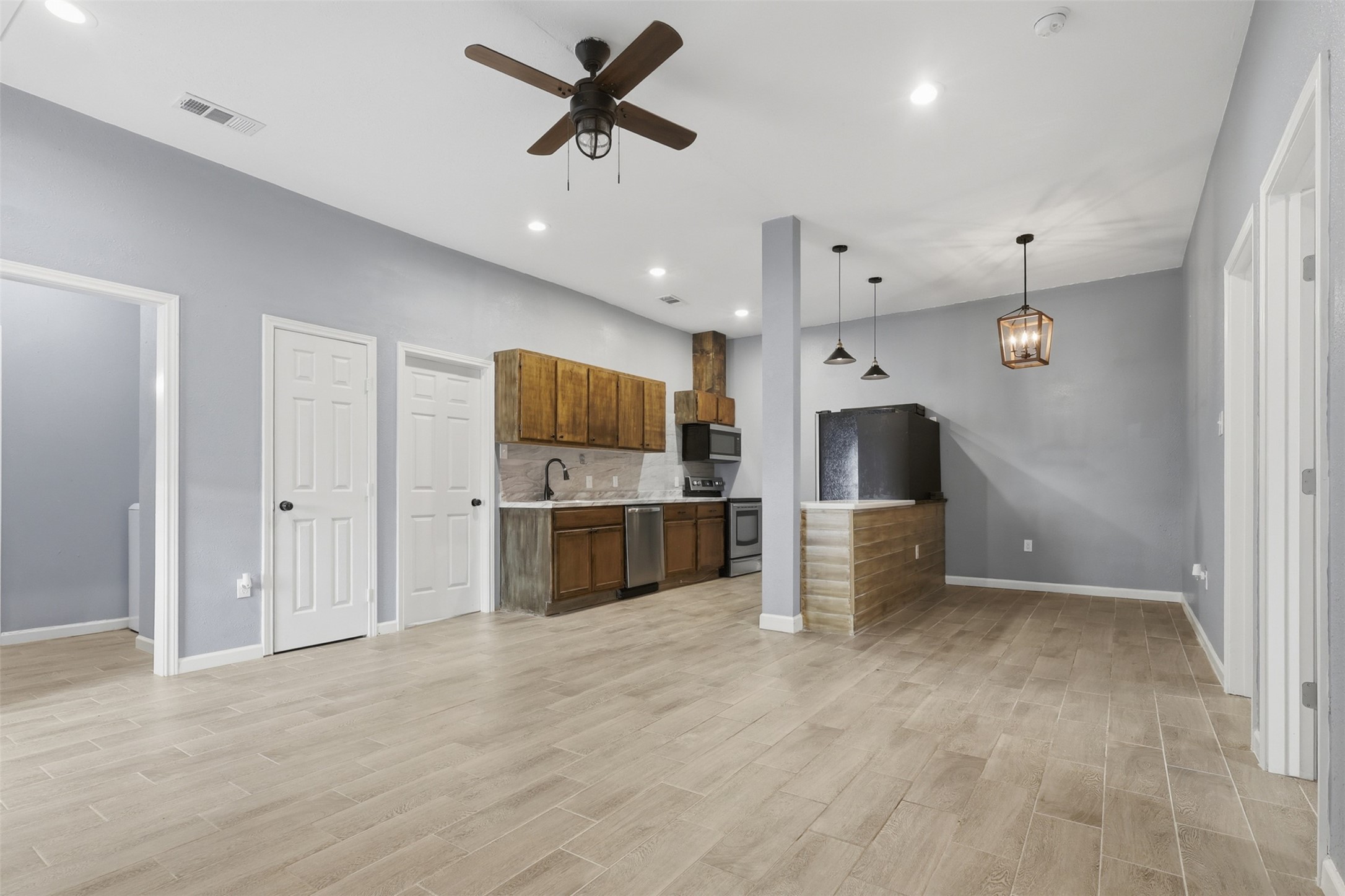 324 Johnson Street B Property Photo 4