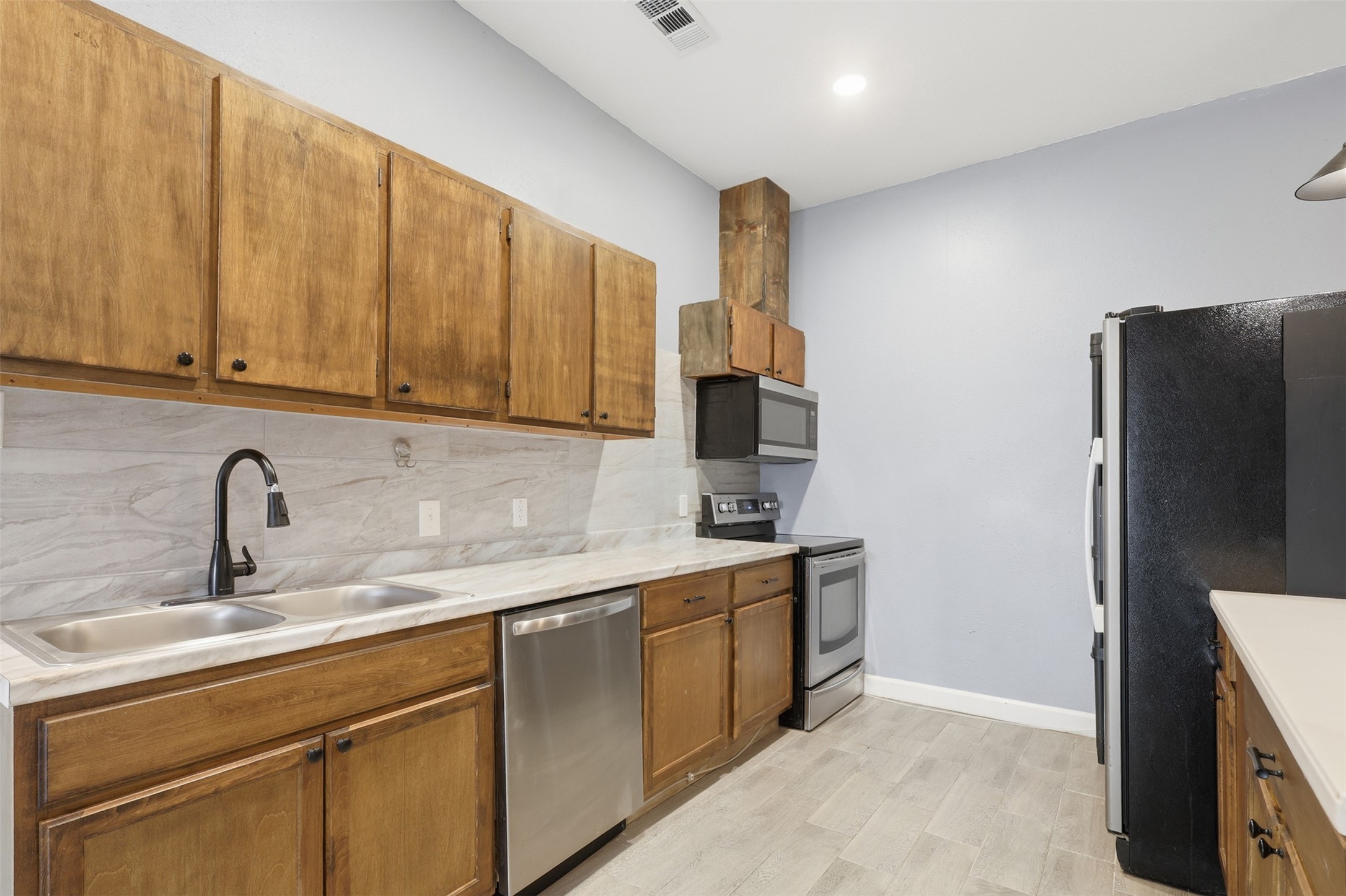 324 Johnson Street B Property Photo 6