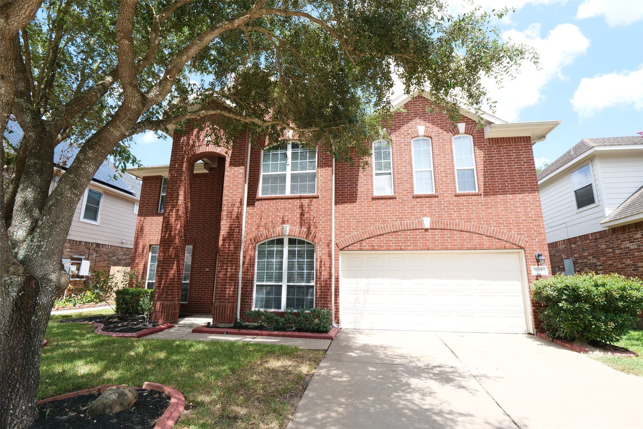 6119 Lakenshire Falls Lane Property Photo 2
