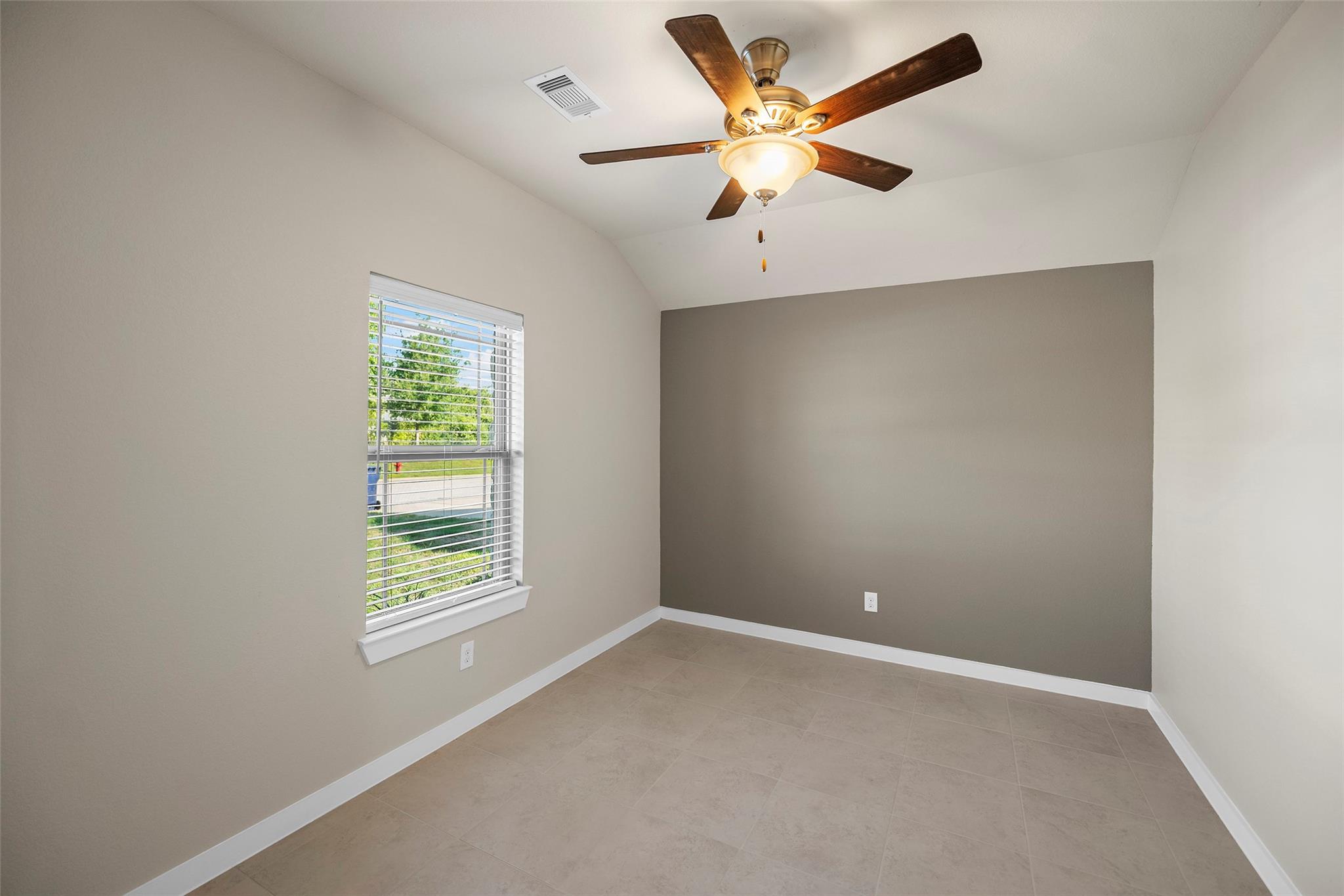 40315 S Hill Pass Property Photo 6