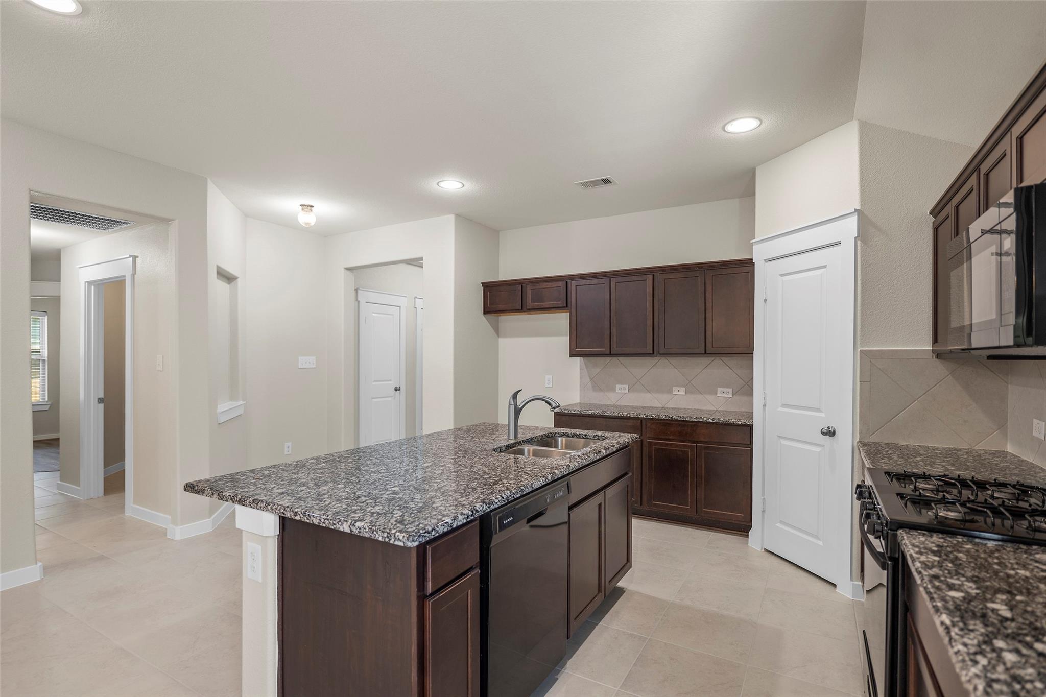 40315 S Hill Pass Property Photo 10