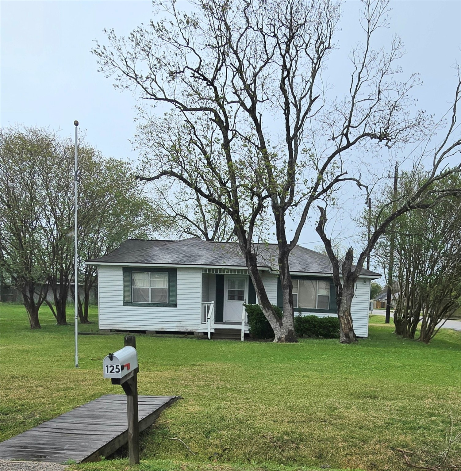 125 S Nugent Street Property Photo
