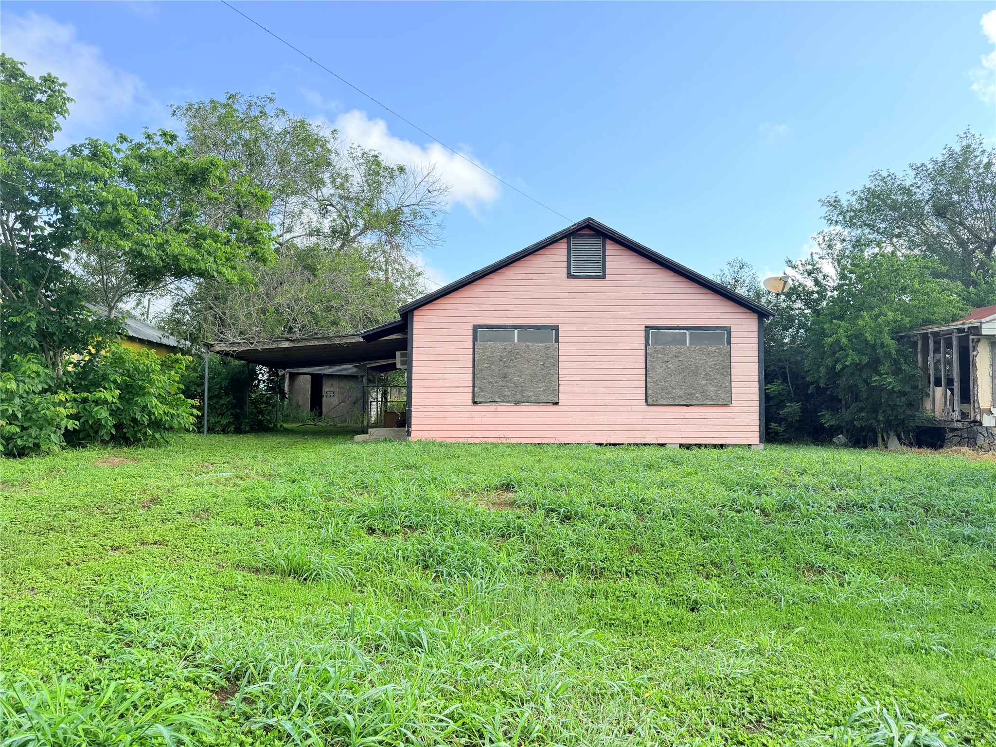403 E Ward Street Property Photo 1