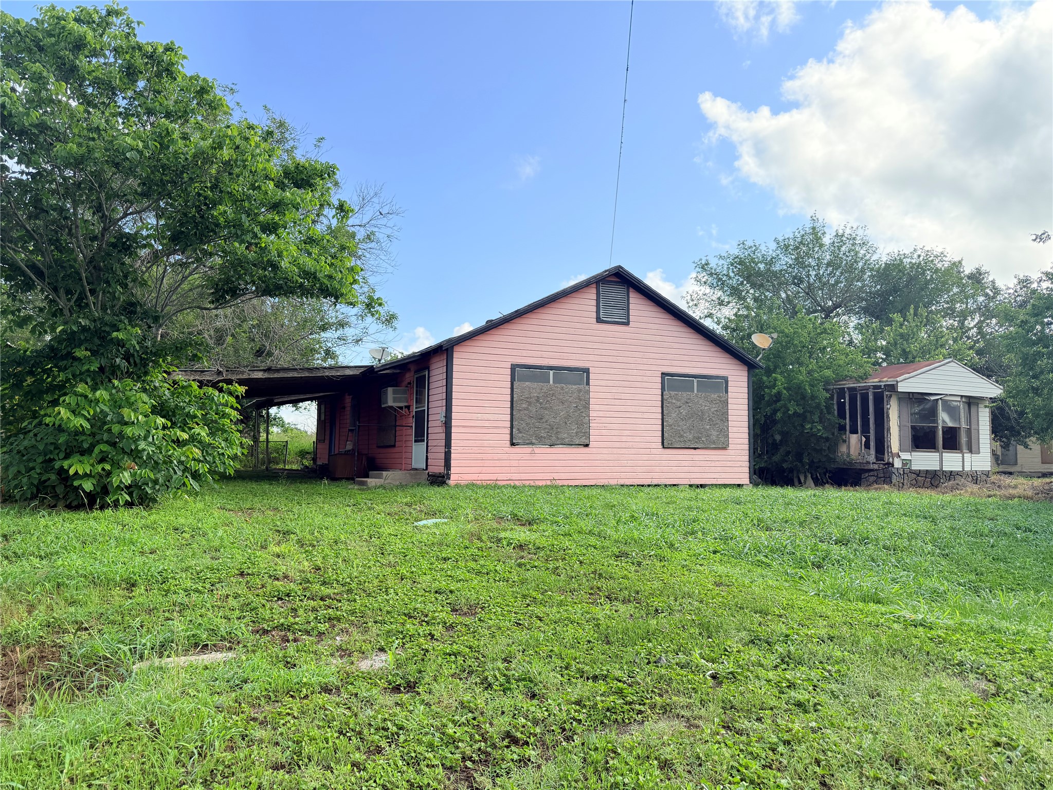 403 E Ward Street Property Photo 2