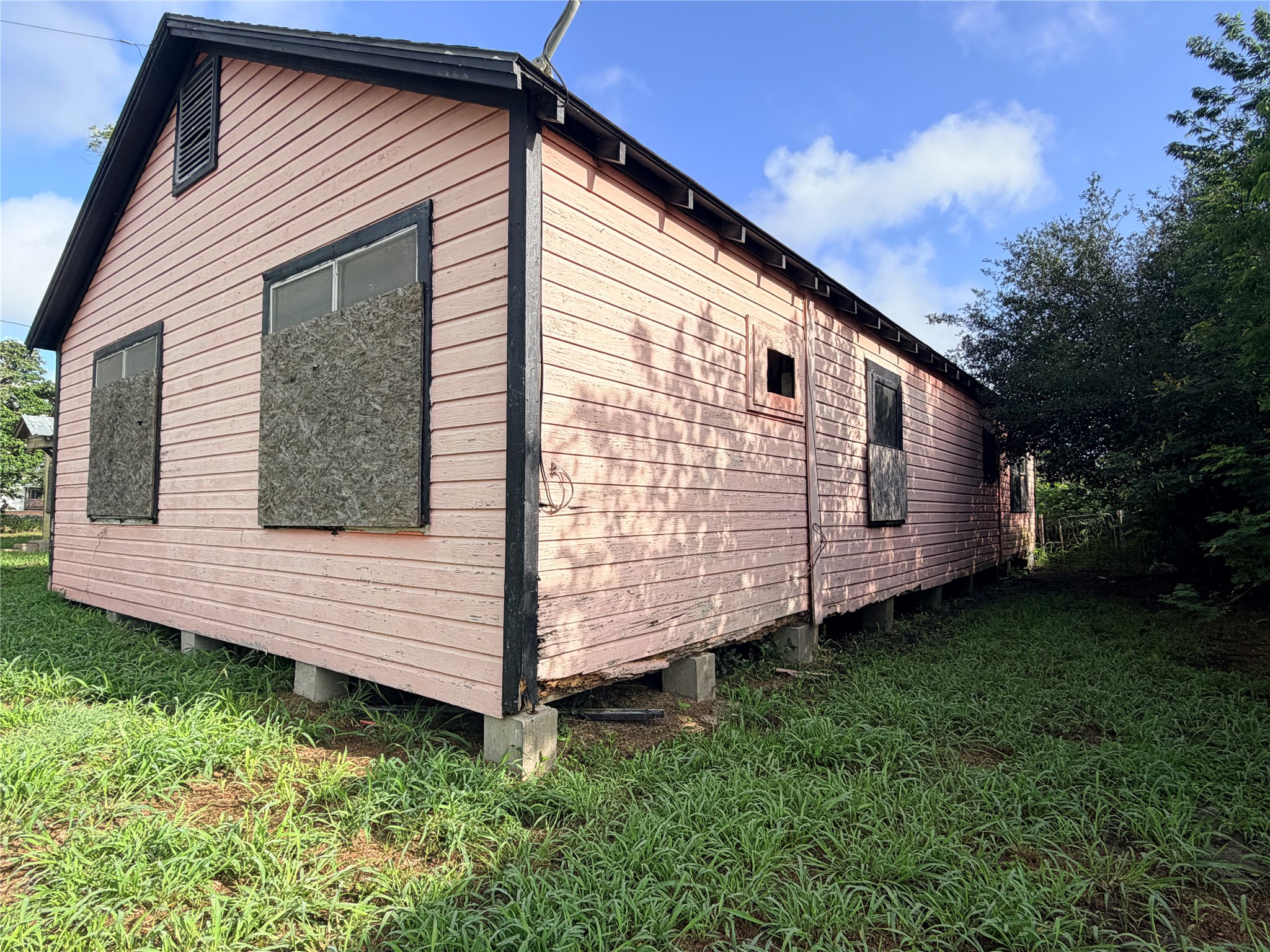 403 E Ward Street Property Photo 4