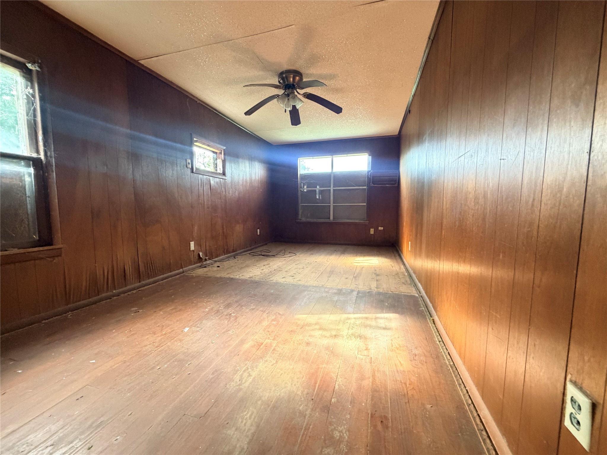403 E Ward Street Property Photo 9