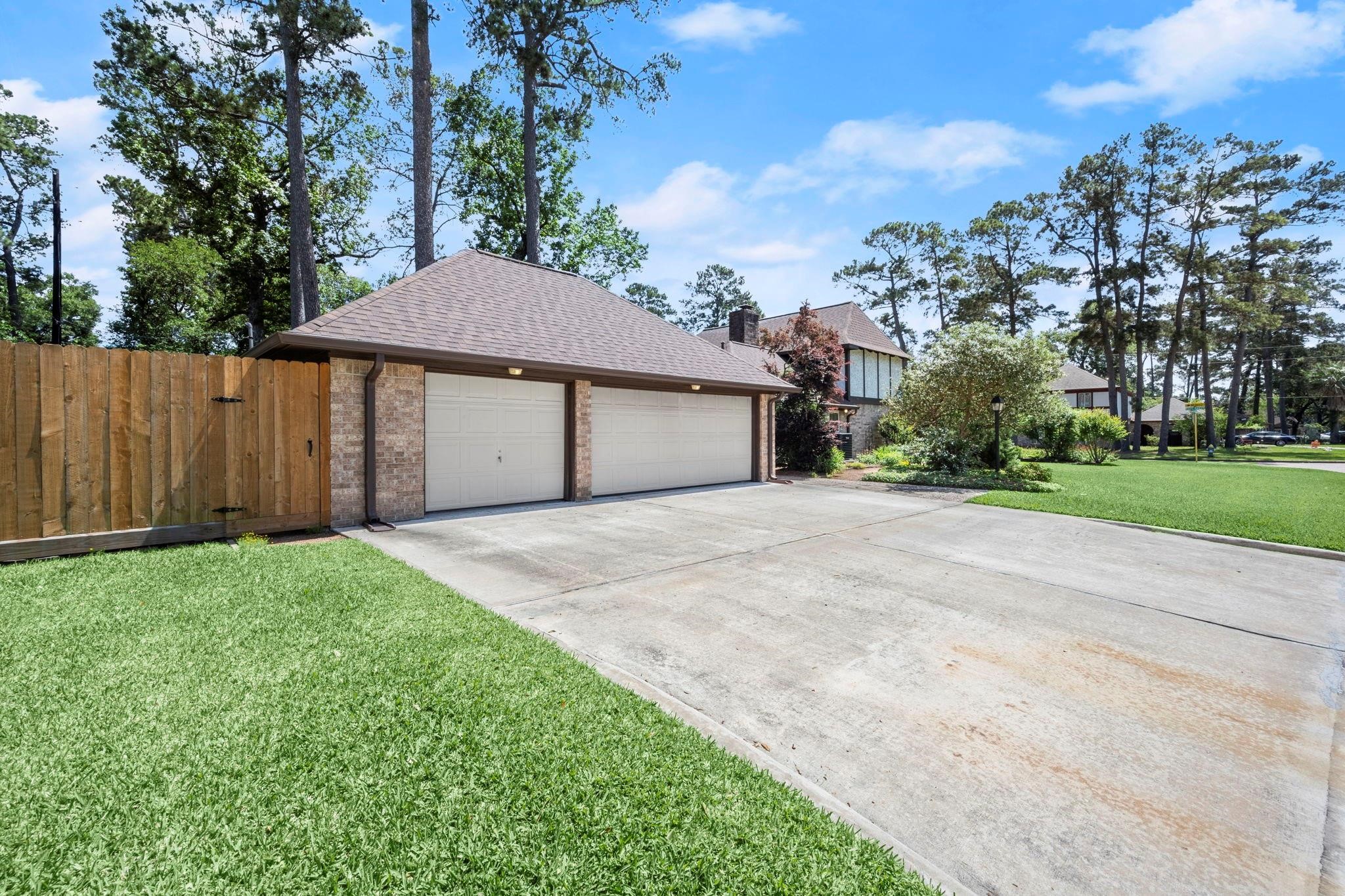 518 Magic Oaks Drive Property Photo 9