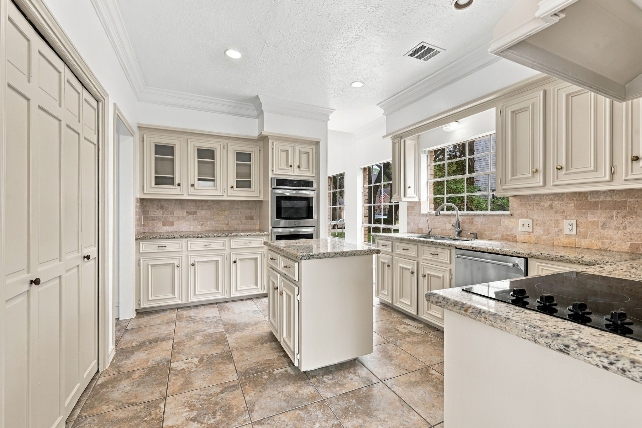 15407 Dawn Meadows Drive Property Photo 11